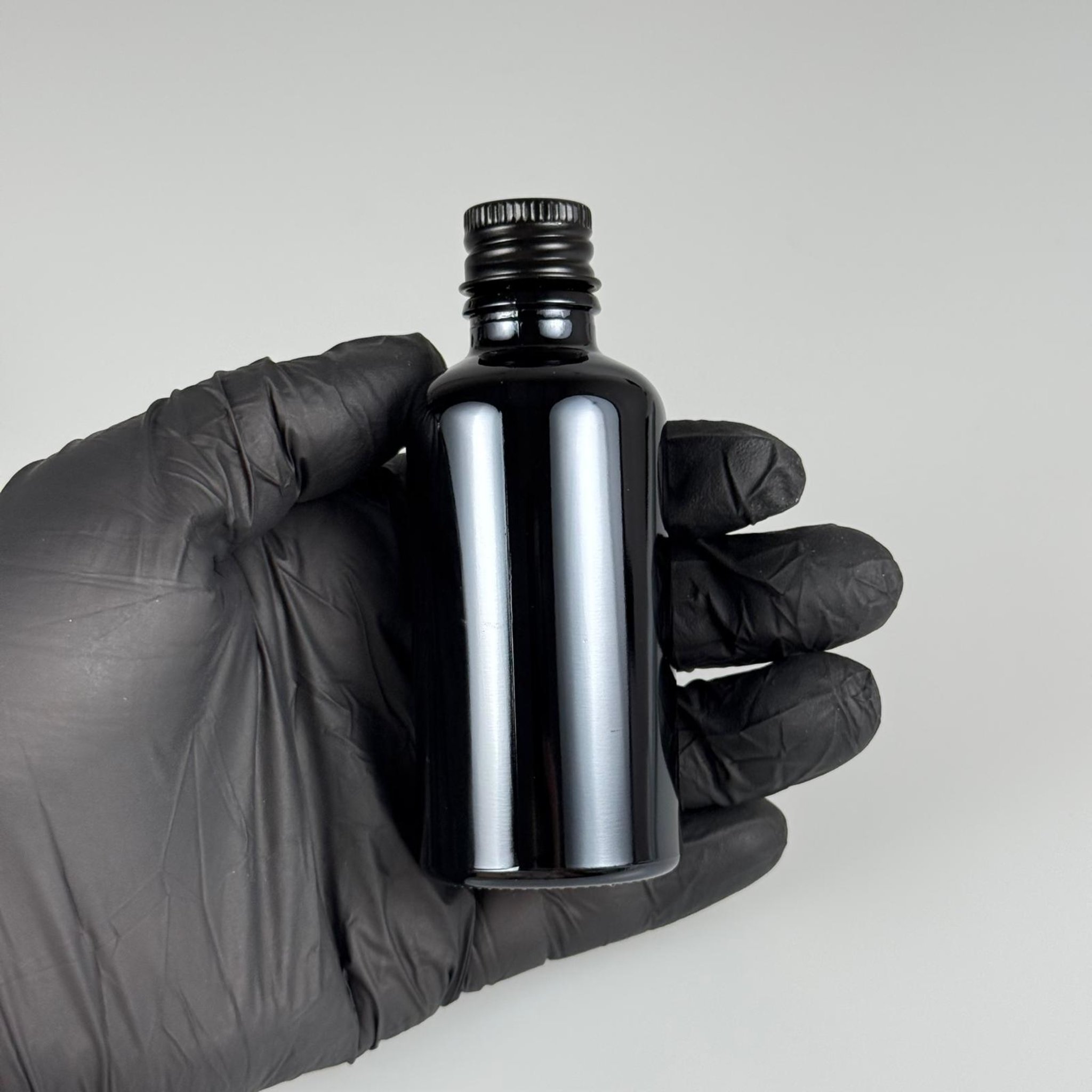 50 CC SİYAH CAM ŞİŞE + KÖPÜK CONTALI SİYAH ALÜMİNYUM METAL KAPAKLI + KÖR TIPALI TAKIM - 50 ML SİYAH CAM ŞİŞE
