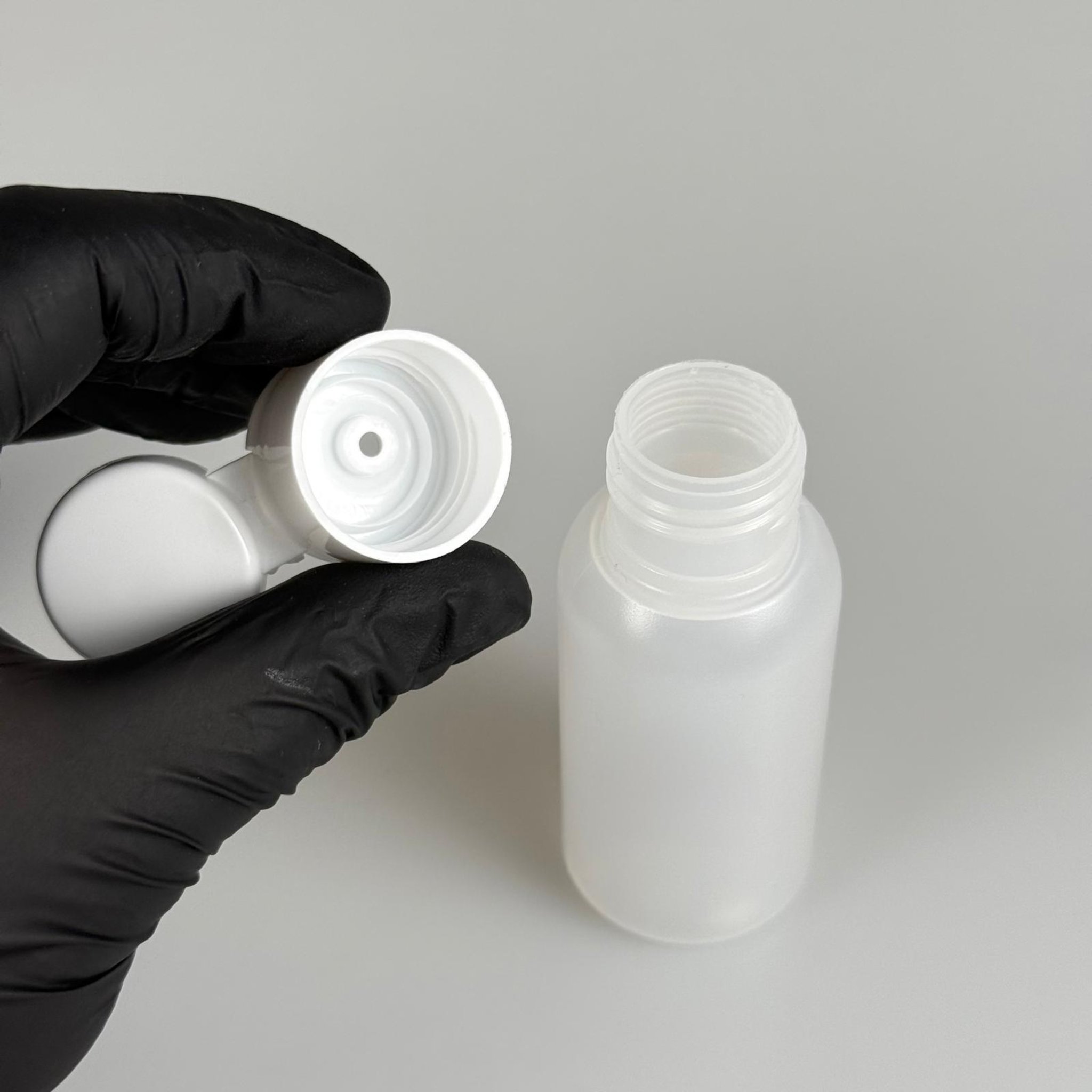 50 ML SIKILABİLİR YUMUŞAK POLİETİLEN PE PLASTİK ŞİŞE - BEYAZ FLİPTOP AKITICI ŞAMPUAN KAPAKLI - 50 cc sos, yağ, kartuş, mürekkep vb için boş şişeler