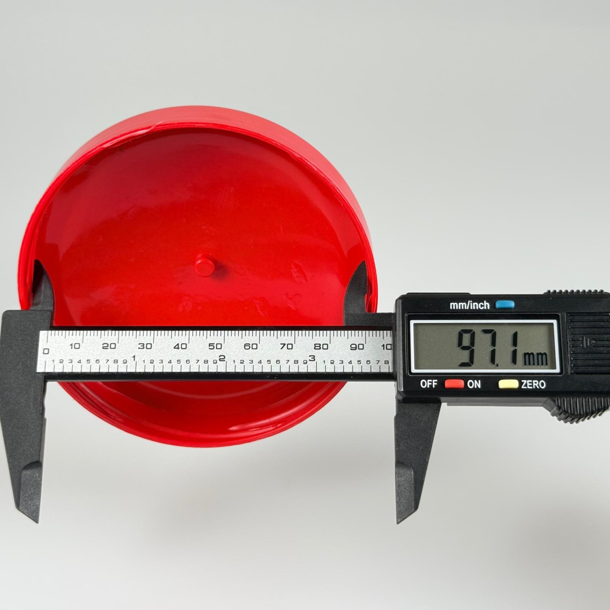 100 MM VİDALI PLASTİK KAPAK - KIRMIZI