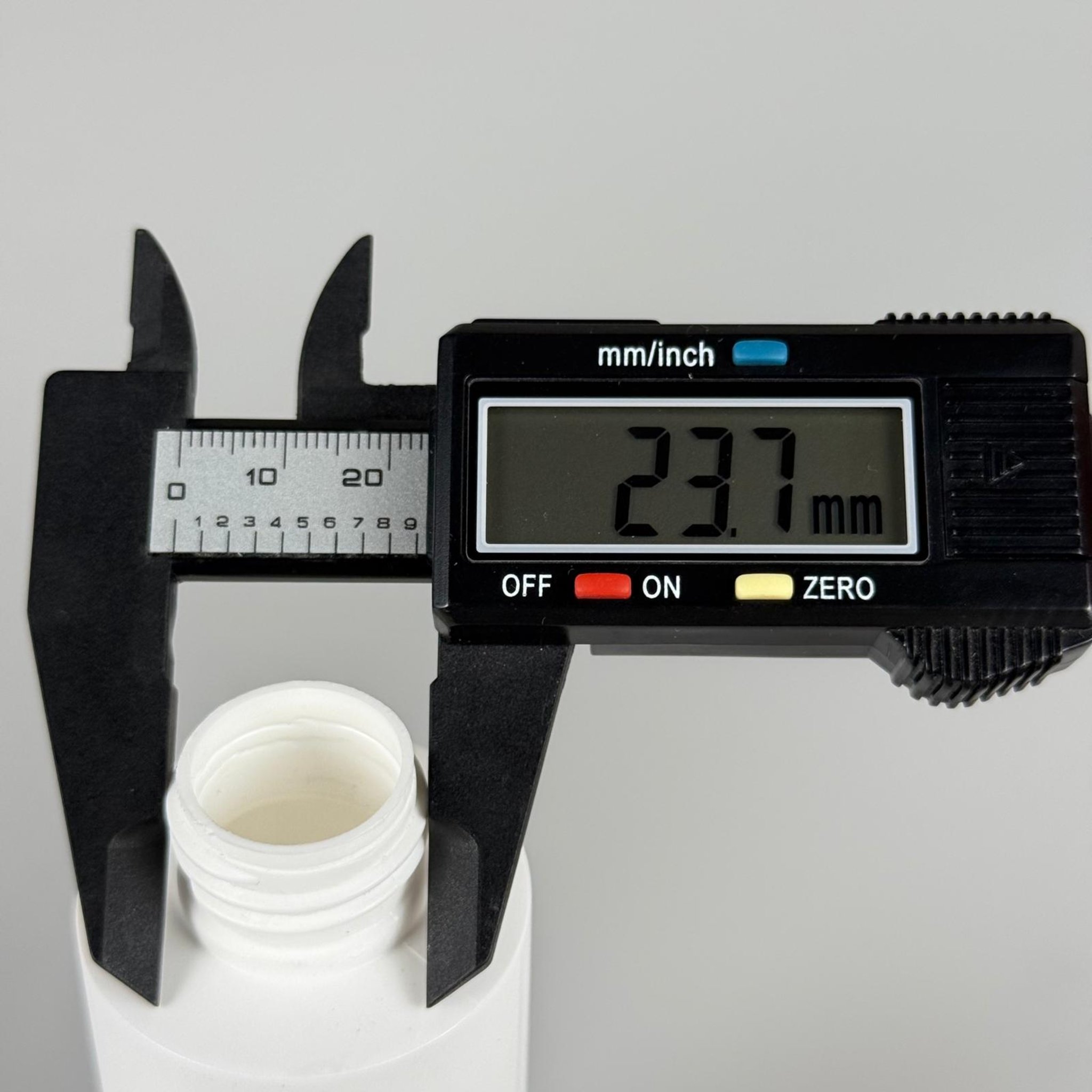 150 CC BEYAZ PLASTİK ŞİŞE 24 MM TM