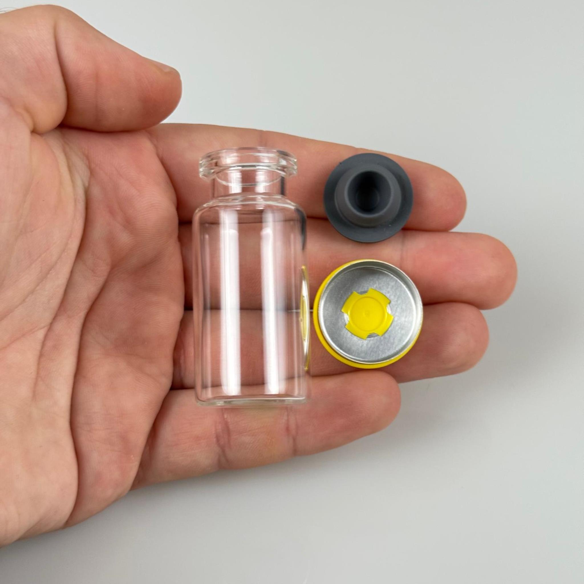 BOROSİLİKAT CAM ŞİŞE + GRİ BUTİL KAUÇUK TIPA + SARI FLAKON KAPAK (PENSE İLE KAPANIR) 12 CC - 23x50 MM - ÇEKME CAM BORU FLAKON İNCE PENİSİLİN ŞİŞESİ - AĞIZ ÇAPI 20 MM - FLAKON ŞİŞELERİ VİAL ŞİŞE