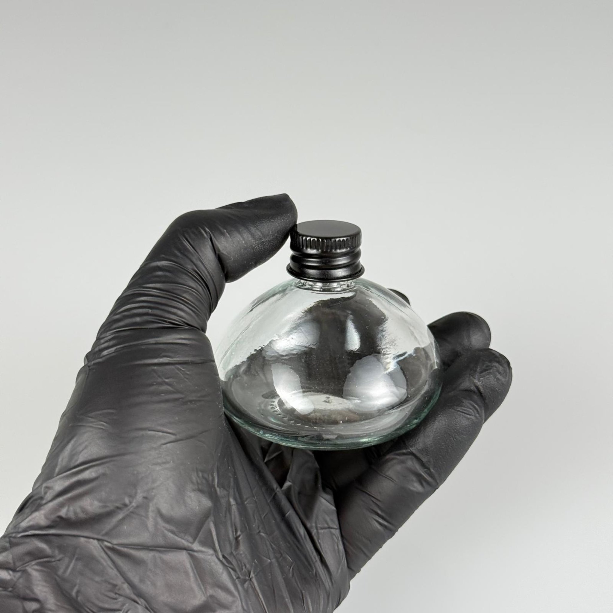 50 CC BASIK CAM ŞİŞE + SİYAH ALÜMİNYUM METAL KAPAKLI TAKIM - 50 ML ŞEFFAF CAM ŞİŞE