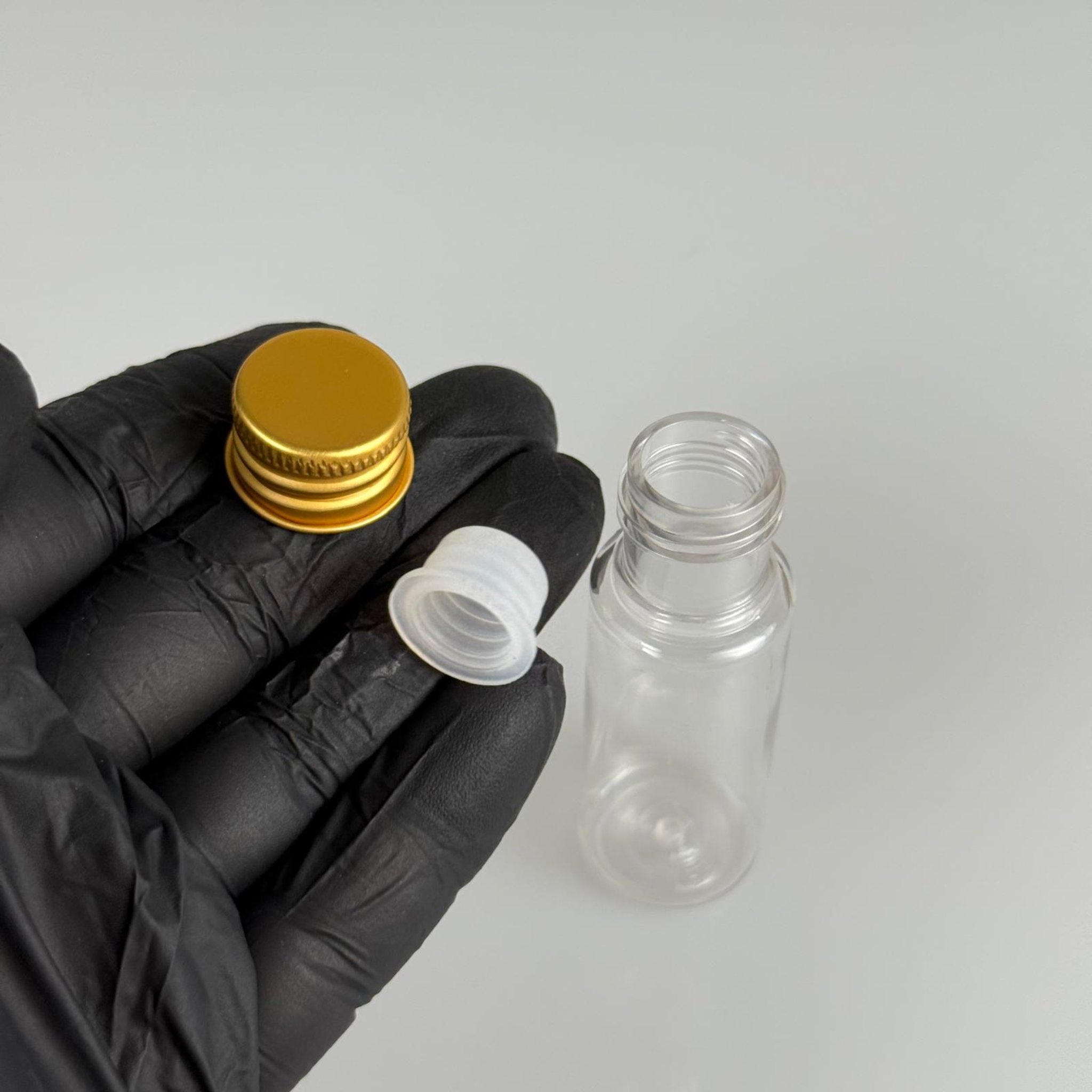 15 CC SİLİNDİR PET ŞİŞE + KÖPÜK CONTALI GOLD ALÜMİNYUM METAL KAPAKLI + KÖR TIPALI TAKIML - 15 ML ŞEFFAF PET ŞİŞE