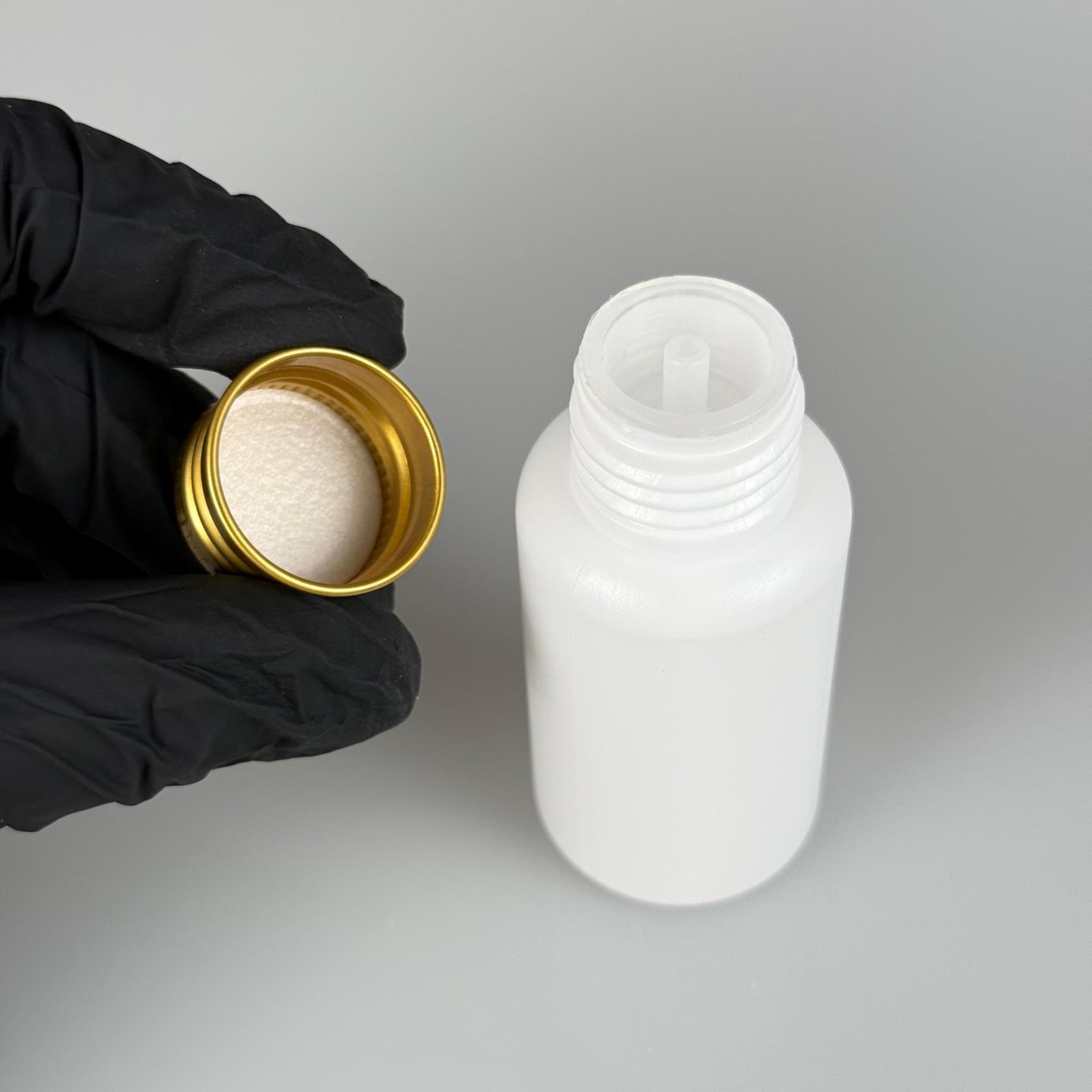 50 CC BEYAZ POLİETİLEN PLASTİK ASETON ŞİŞESİ ( 24 AĞIZ ) + KÖPÜK CONTALI GOLD METAL ALÜMİNYUM KAPAK + KOLONYA TIPALI TAKIM - 50 ML BEYAZ PLASTİK ASETON ŞİŞELERİ