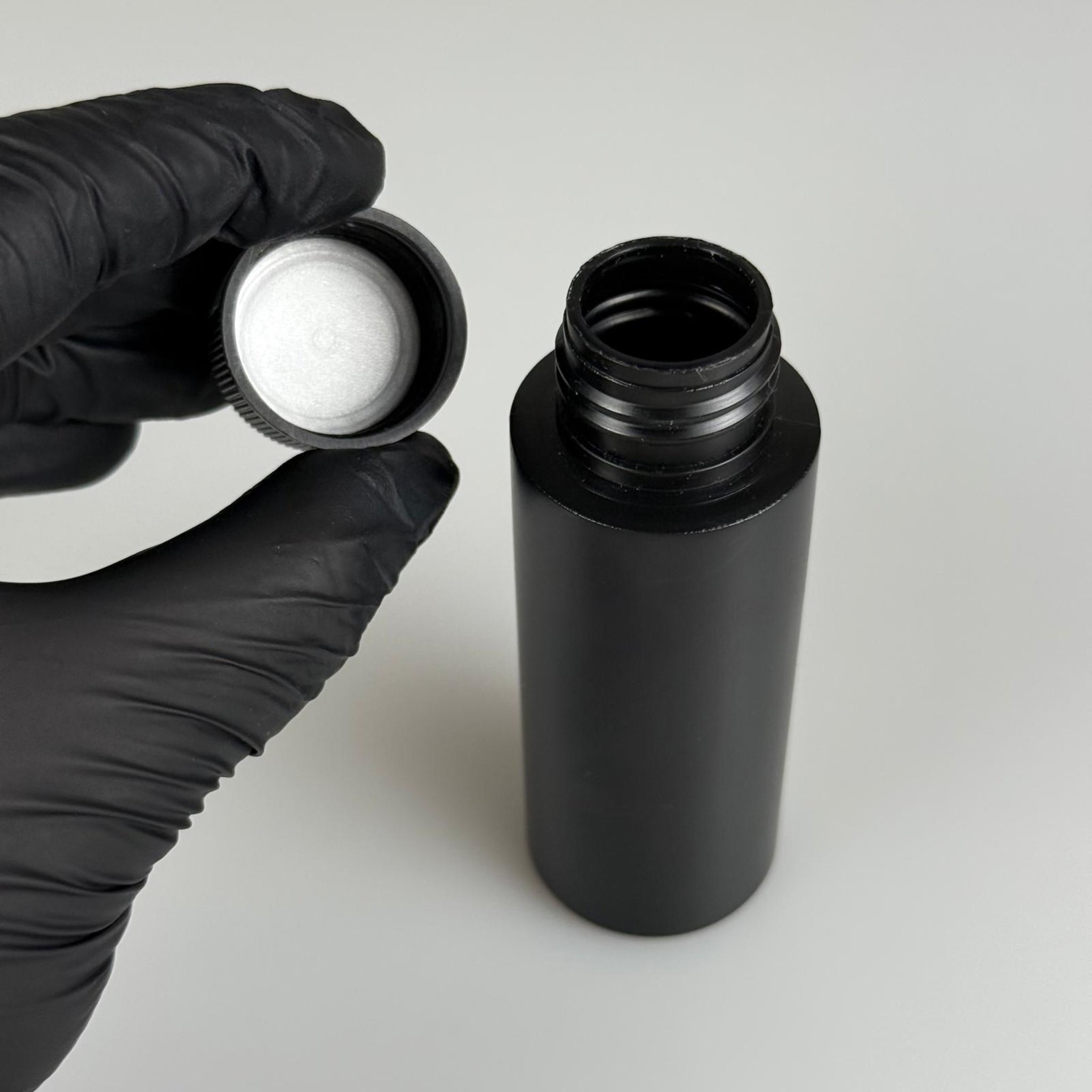 50 CC SİYAH POLİETİLEN PLASTİK ŞİŞE - SİYAH KAPAKLI  - 50 ML KAPAKLI PLASTİK ŞİŞE