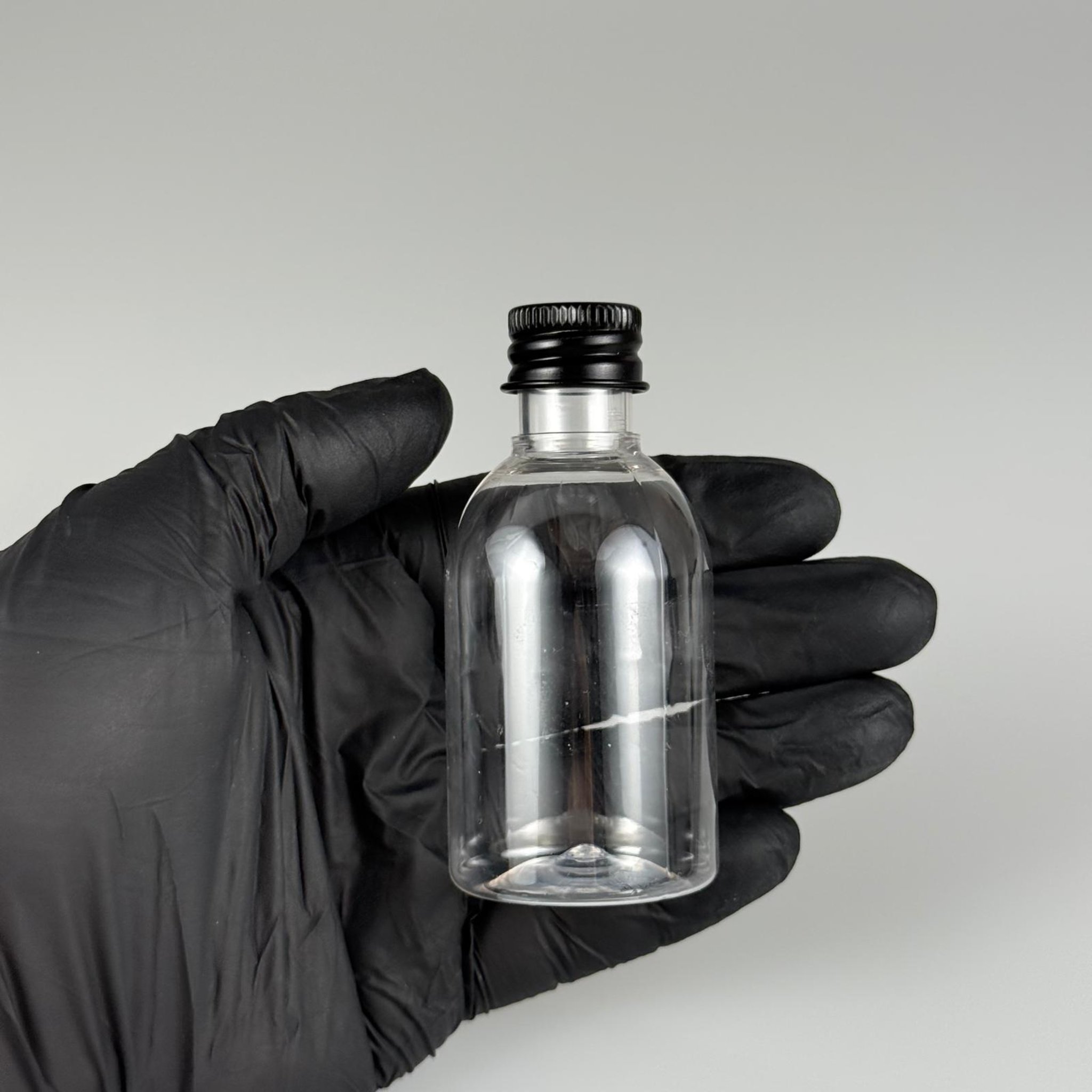 50  CC BUKLET PET ŞİŞE + KÖPÜK CONTALI SİYAH ALÜMİNYUM METAL KAPAKLI + DAMLALIKLI KOLONYA TIPALI TAKIM - 50 ML PLASTİK ŞİŞE