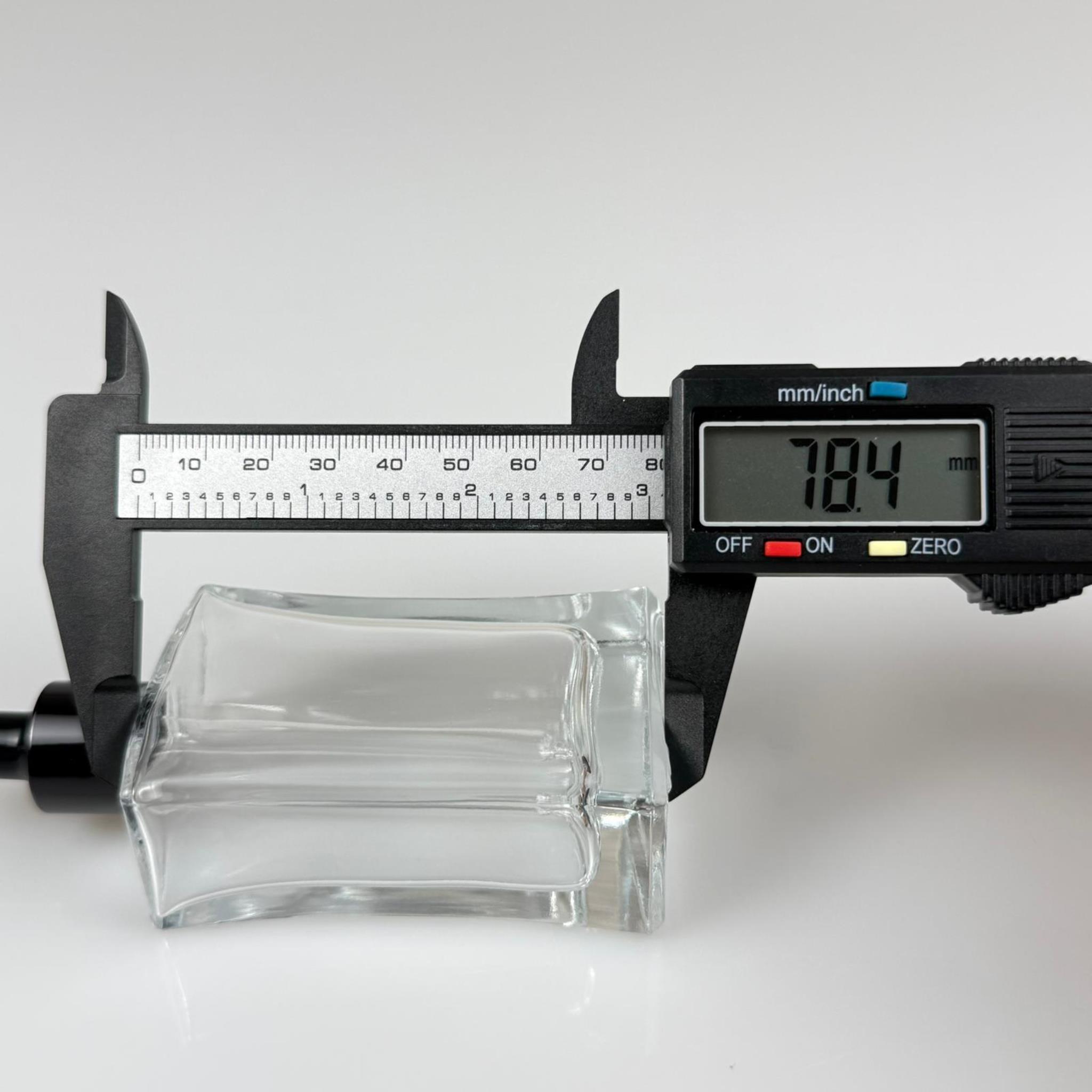 50 CC YASSI DİKDÖRTGEN KÖŞELİ CAM DAMLALIKLI ŞİŞE - SİYAH EMZİK - SİYAH METALİK KAPAK - 50 ML CAM DAMLALIKLI ŞİŞE - DAMLALIKLI BOŞ ŞİŞE