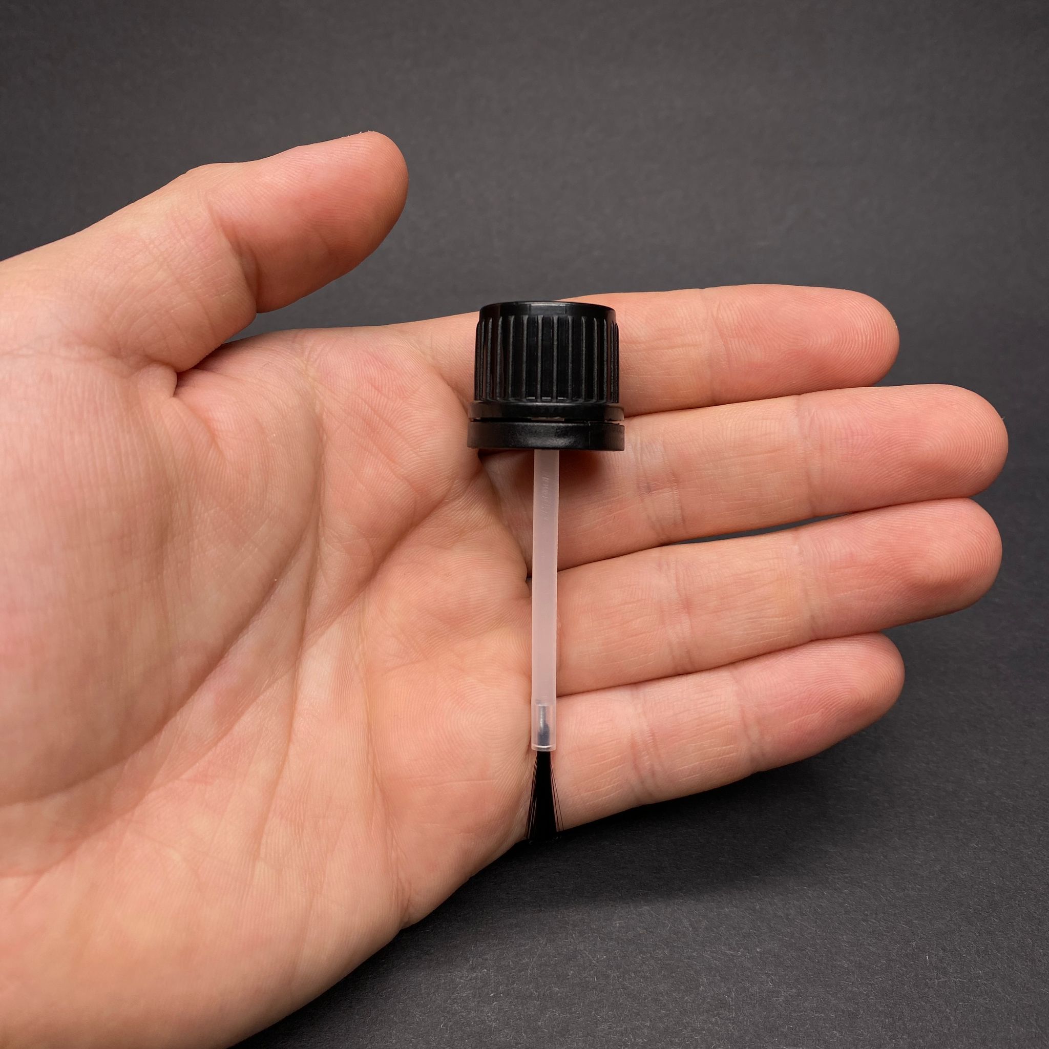 18 MM FIRÇALI KAPAK - BEYAZ (7 CM FIRÇA BOYU)