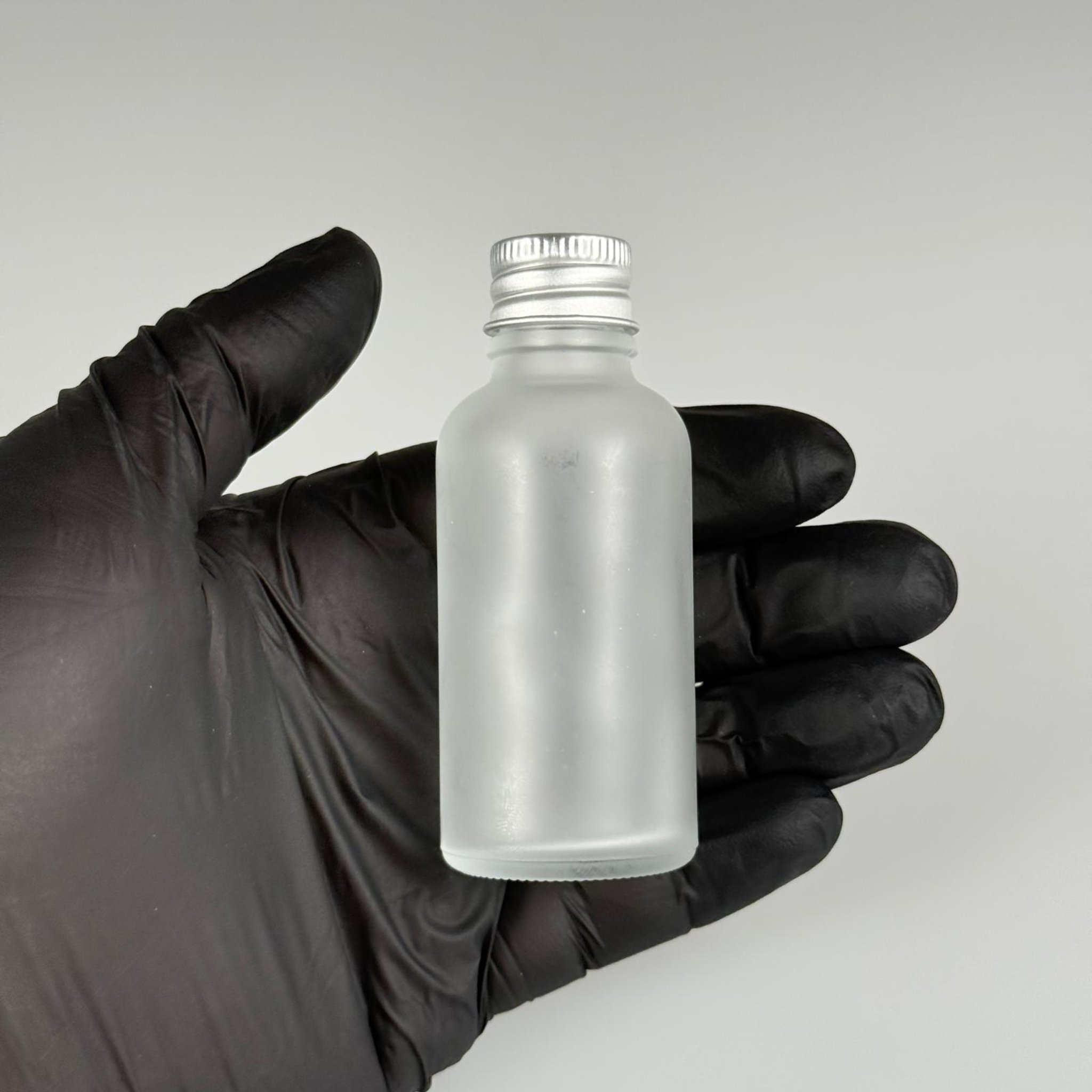 30 CC BUZLU CAM ŞİŞE + KÖPÜK CONTALI GÜMÜŞ ALÜMİNYUM METAL KAPAKLI TAKIM - 30 ML BUZLU CAM ŞİŞE