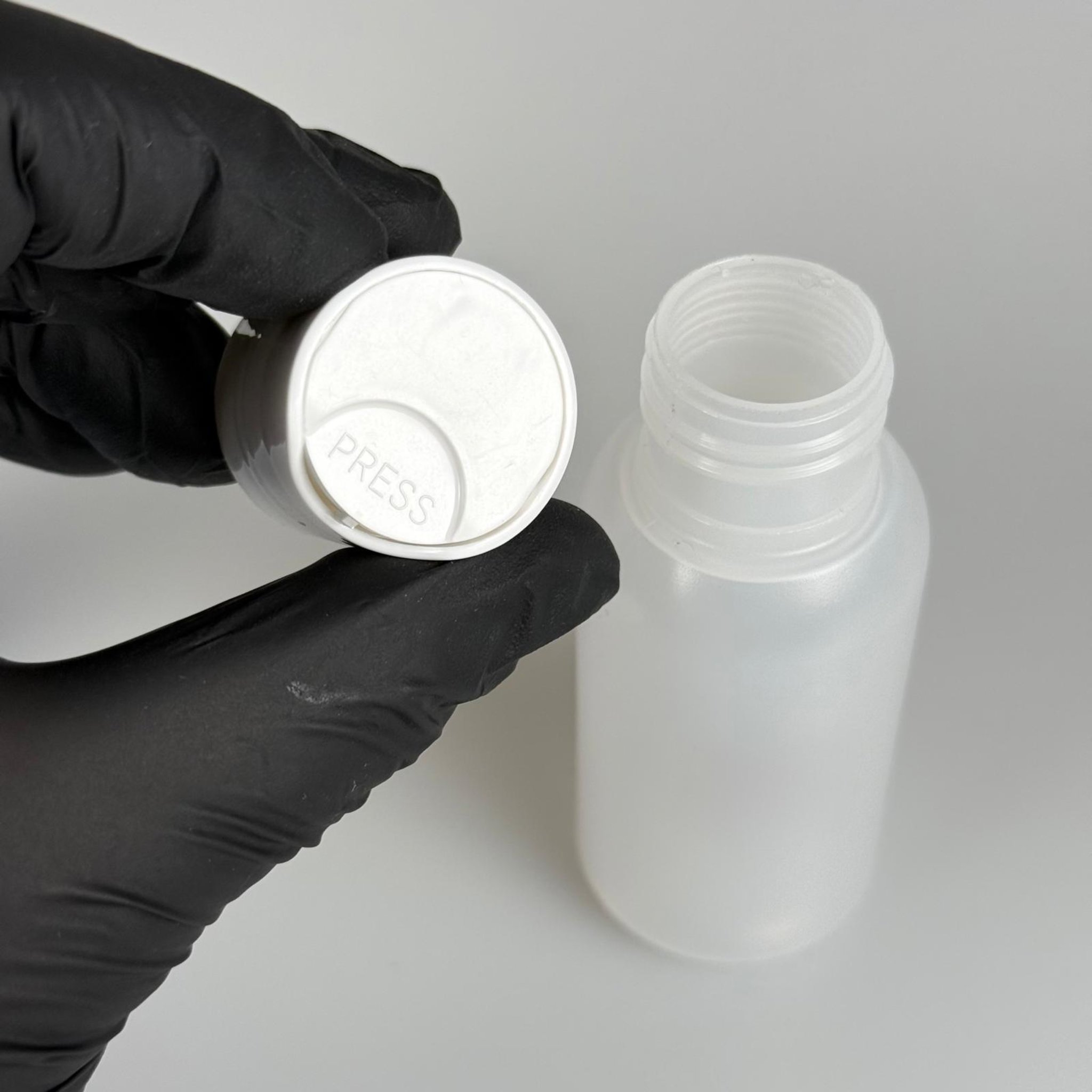 50 ML SIKILABİLİR YUMUŞAK POLİETİLEN PE PLASTİK ŞİŞE - BEYAZ DİSKTOP ŞAMPUAN AKITICI - 50 cc sos, yağ, kartuş, mürekkep vb için boş şişeler