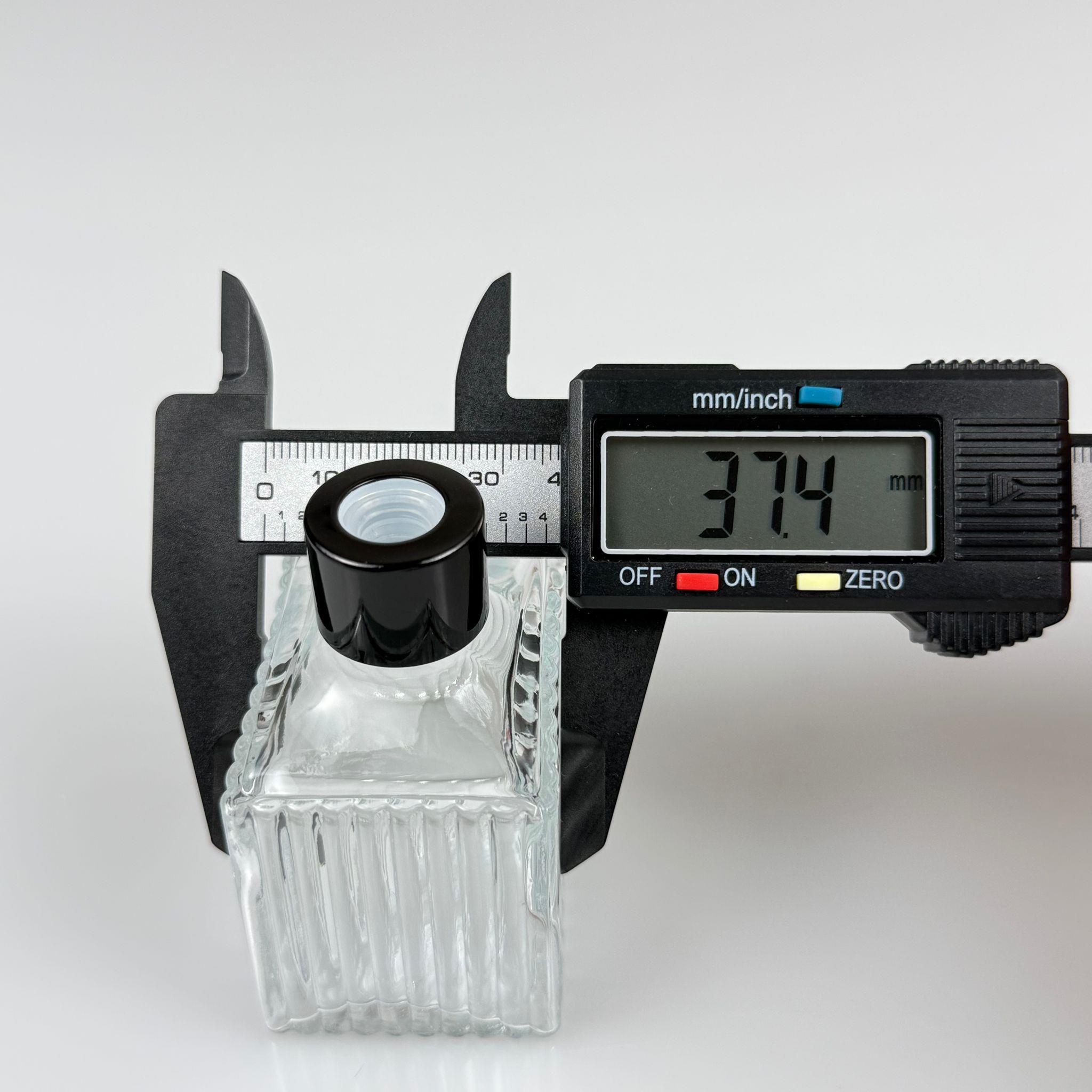 50 CC KÖŞELİ DESENLİ ÇİZGİLİ PRESTİJ CAM BAMBU ODA KOKUSU ŞİŞESİ - 50 ML ÇUBUKLU BAMBU ODA KOKUSU ŞİŞESİ - DİFÜZÖR ŞİŞE- CAM ŞİŞE + SİYAH METAL KAPAK + PLASTİK TIPA