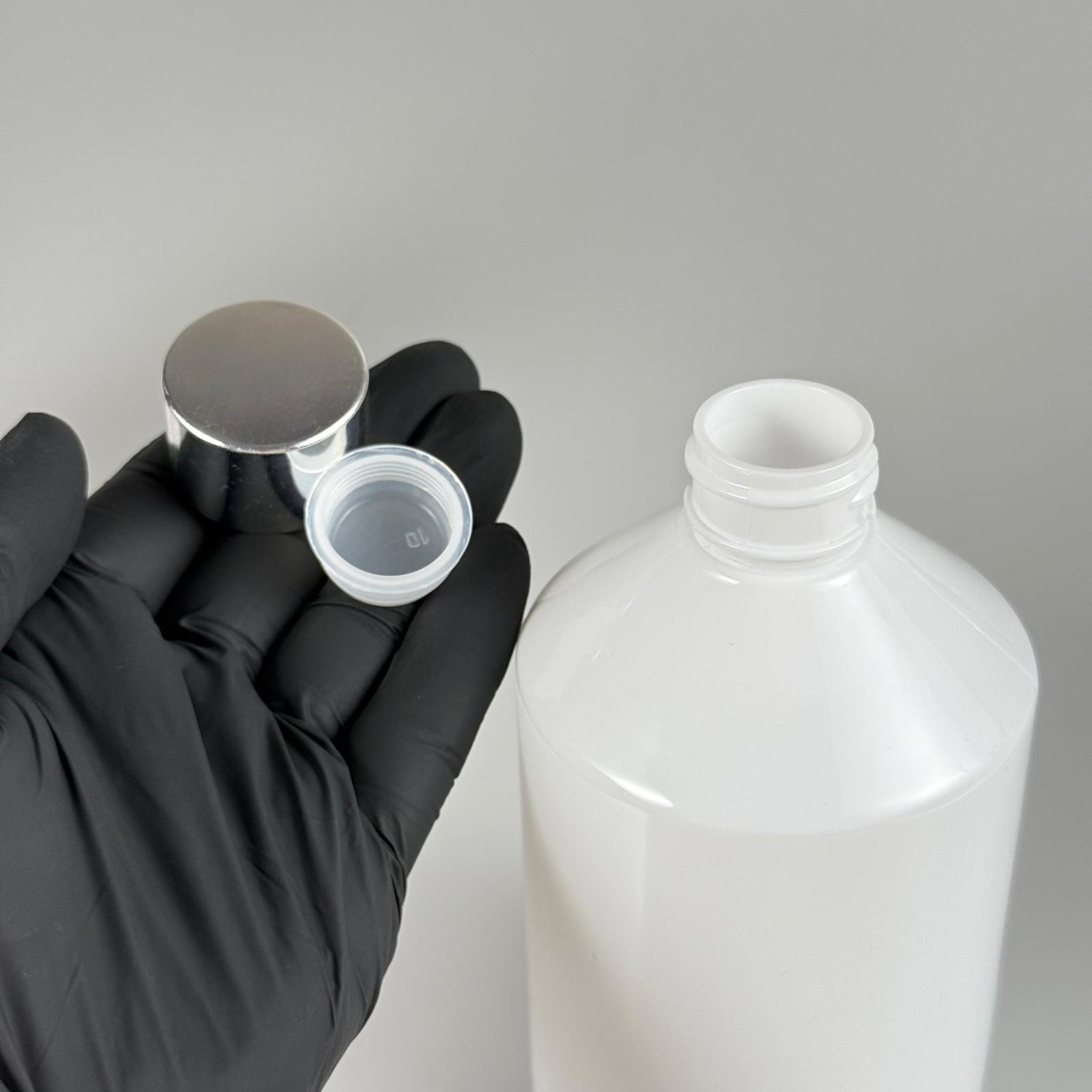 500 CC BEYAZ PET ŞİŞE + ALÜMİNYUM KAPLAMALI GÜMÜŞ KAPAKLI + KÖR TIPALI TAKIM - 500 ML PET ŞİŞE