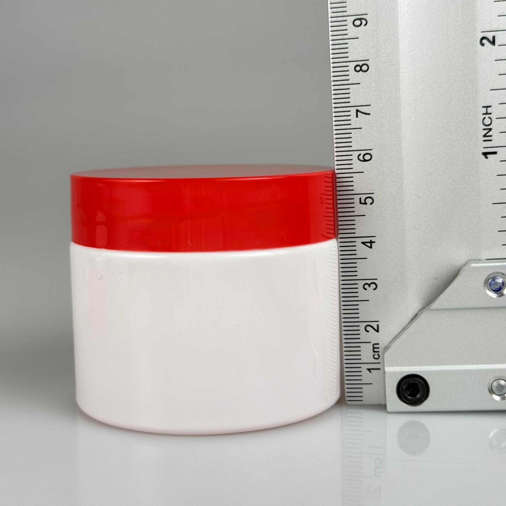 100 CC BEYAZ PET KAVANOZ + KIRMIZI PLASTİK KAPAKLI - KENDİNDEN YAPIŞKANLI KÖPÜK CONTALI TAKIM - 100 ML PLASTİK KREM KAVANOZU