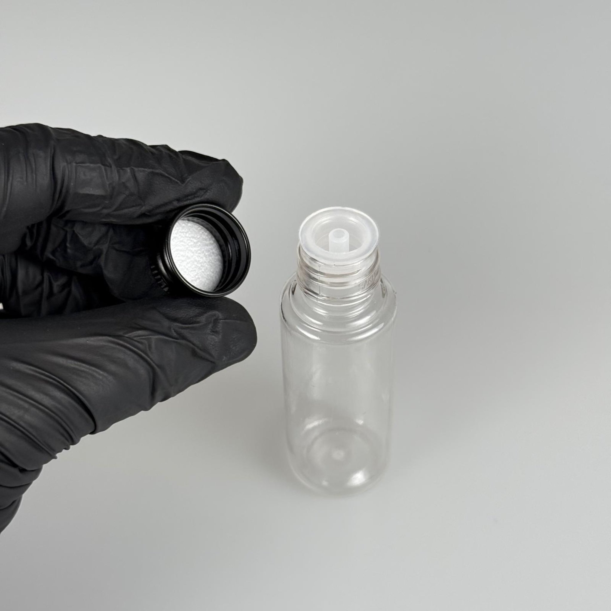 30 CC ŞEFFAF PET SHOT ŞİŞE - KÖPÜK CONTALI SİYAH ALÜMİNYUM METAL KAPAKLI + DAMLALIKLI KOLONYA TIPALI TAKIM - 30 ML PLASTİK ŞİŞE