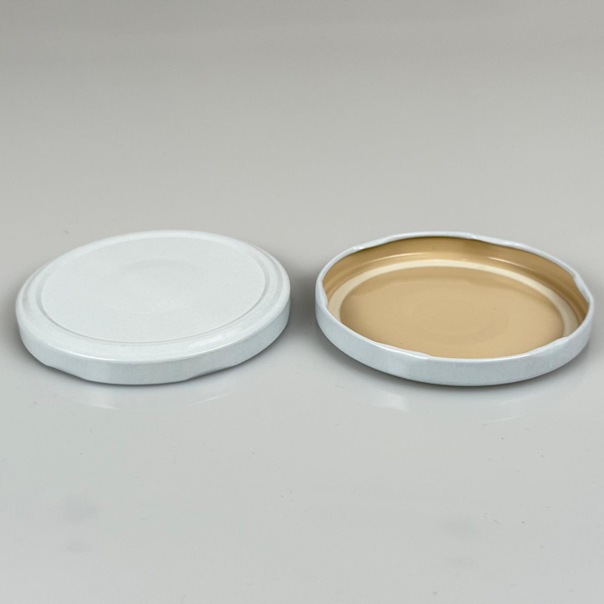82 MM TWİST-OFF BEYAZ DÜĞMELİ (MC082RSB469) RP045 - SİLGAN - EMNİYET DÜĞMELİ - TİKTAK KAPAK - BOTUNLU KAPAK