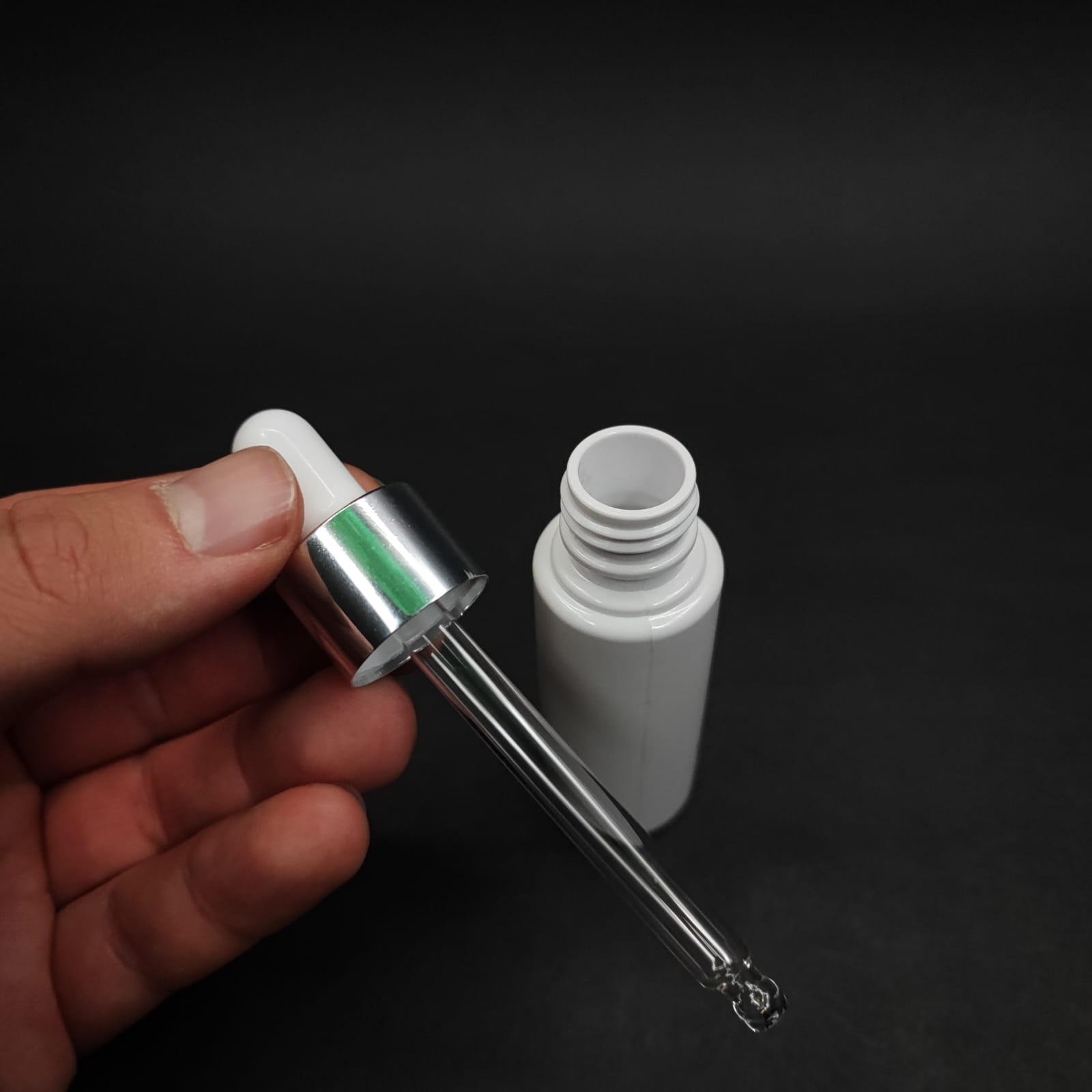 30 CC CAM DAMLALIKLI BEYAZ PLASTİK ŞİŞE - 30 ML DROPPER PET ŞİŞE + BEYAZ EMZİK + GÜMÜŞ KAPAK + CAM PİPET SET
