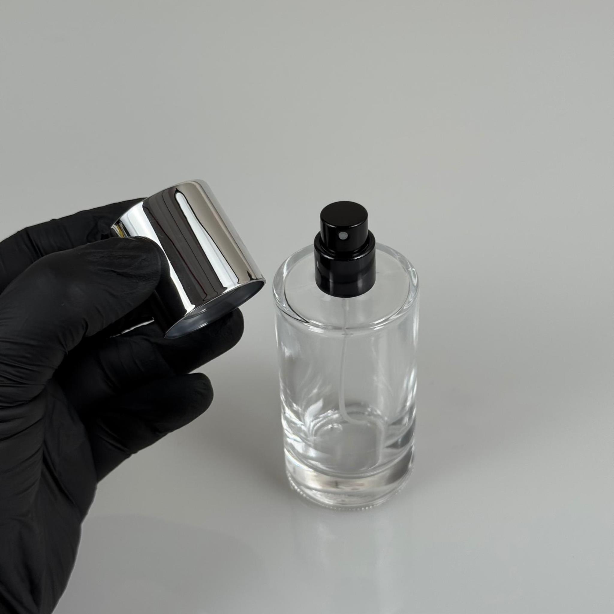 50 ML SİLİNDİR MODEL MARS PARFÜM ŞİŞESİ - SİYAH METAL SPREYLİ + GÜMÜŞ GENİŞ KAPAKLI (AĞIZ 15 MM GEÇME KOLAY KAPAMA)