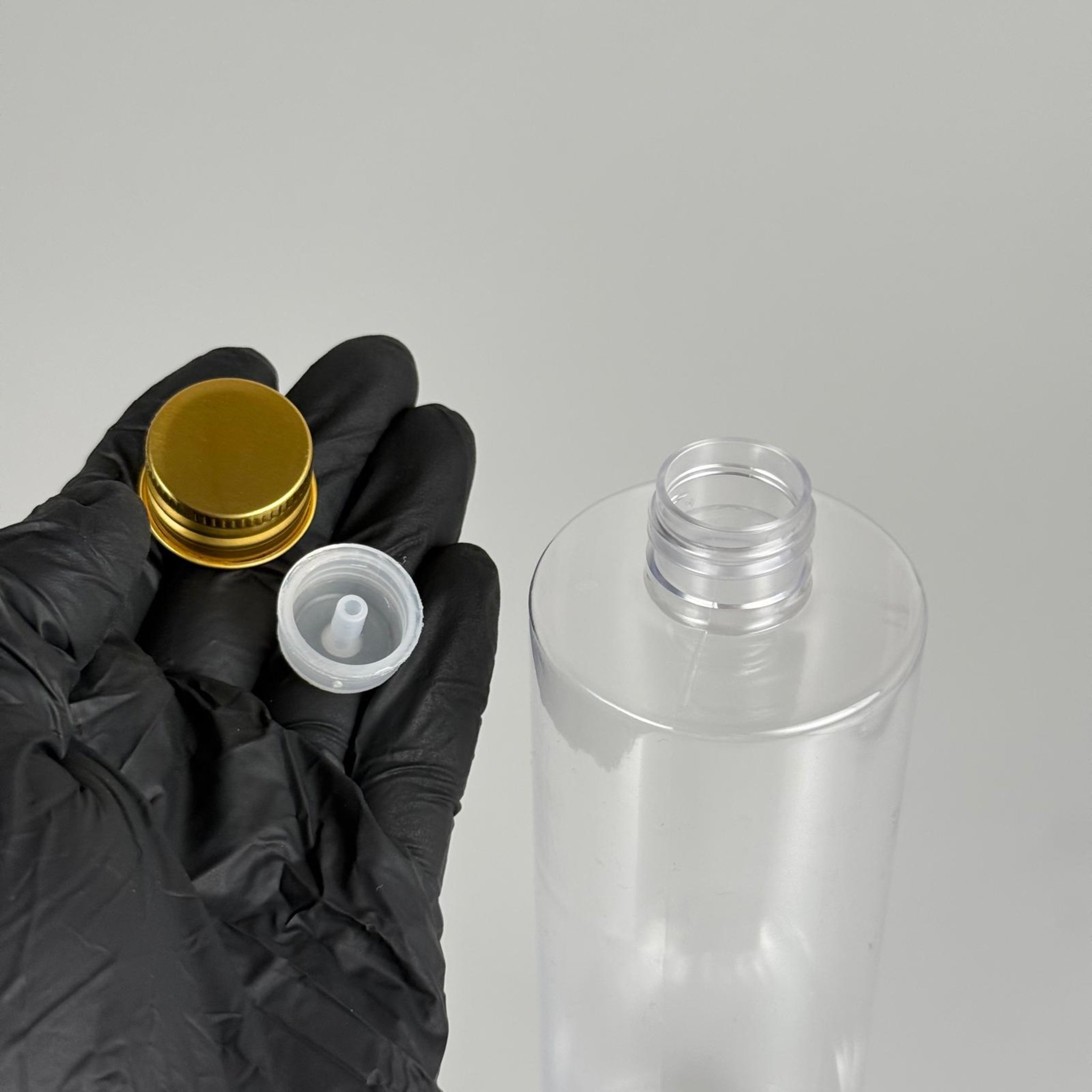 400 CC ŞEFFAF KÜT BOYUNLU SİLİNDİR PET ŞİŞE (30 GR - 24 AĞIZ ) + KÖPÜK CONTALI GOLD METAL ALÜMİNYUM KAPAKLI + KOLONYA TIPALI TAKIM - 400 ML KAPAKLI ŞEFFAF PLASTİK ŞİŞELER