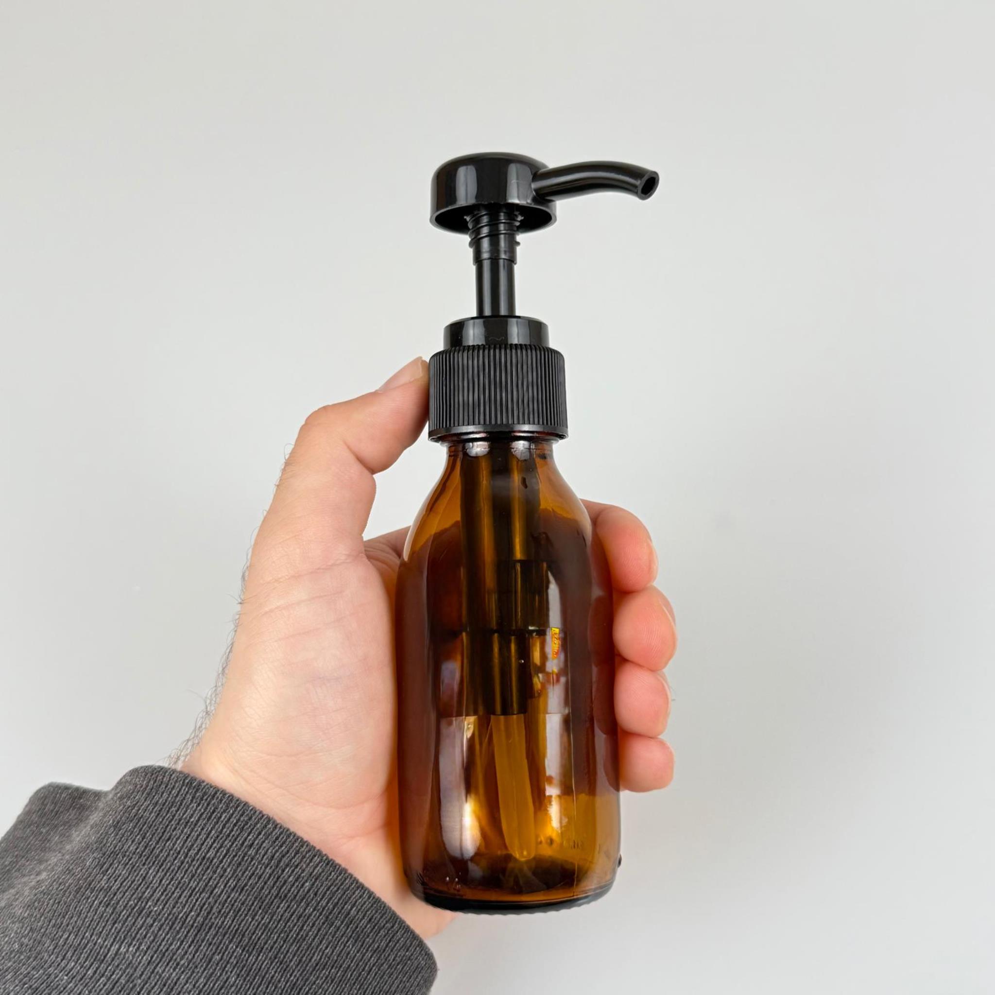 125 CC AMBER CAM ŞİŞE + SİYAH DOZAJ POMPALI (HER BASMADA 4 CC SIVI ATAR)  - 125 ML POMPALI ŞİŞE - ŞURUP, ŞAMPUAN, KREM GİBİ YOĞUN KIVAMLI SIVILARDA KULLANILIR