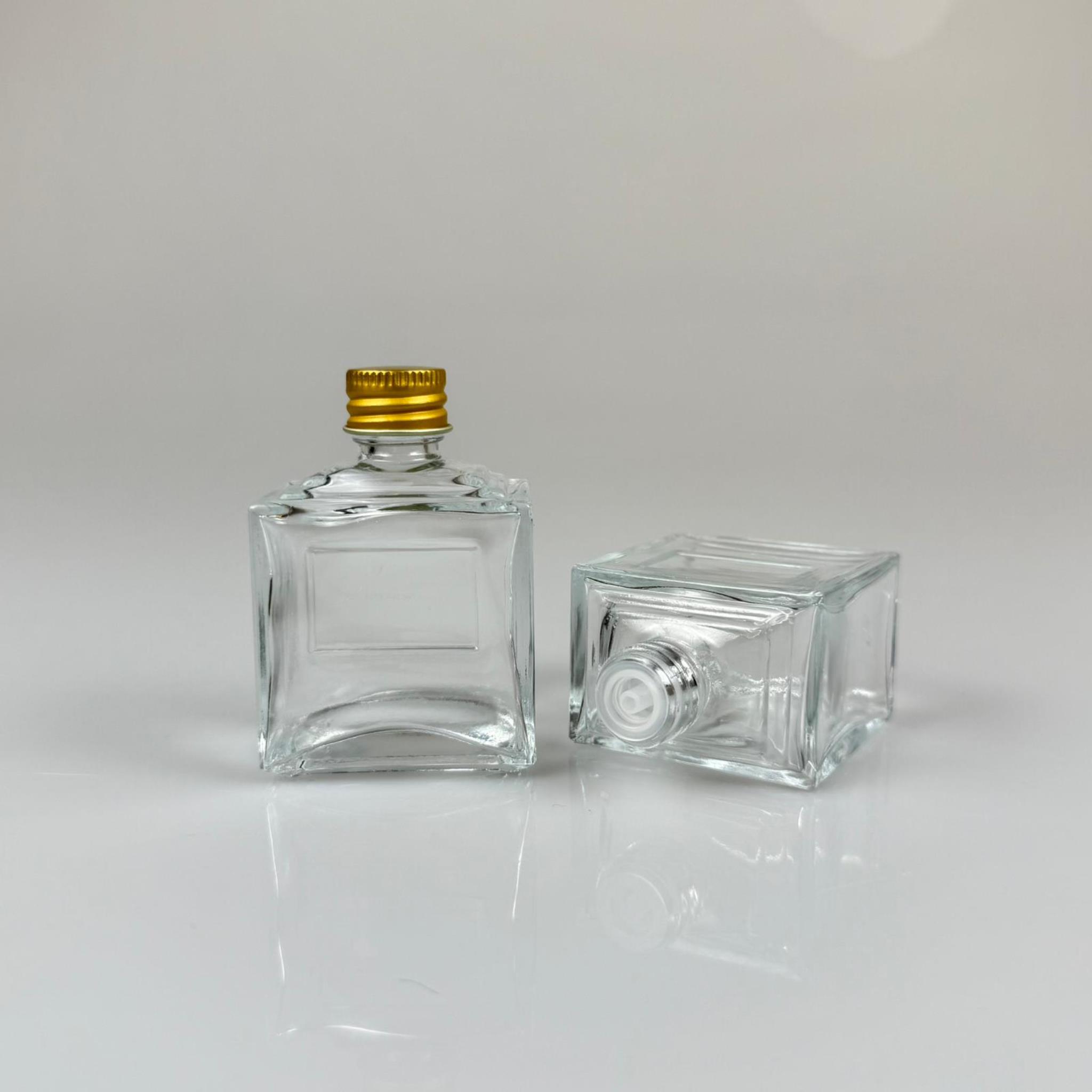 50 CC KÖŞELİ PRİZMA CAM ŞİŞE - GOLD METAL KAPAKLI KOLONYA TIPALI - 50 ML PRESTİJLİ ŞİŞE