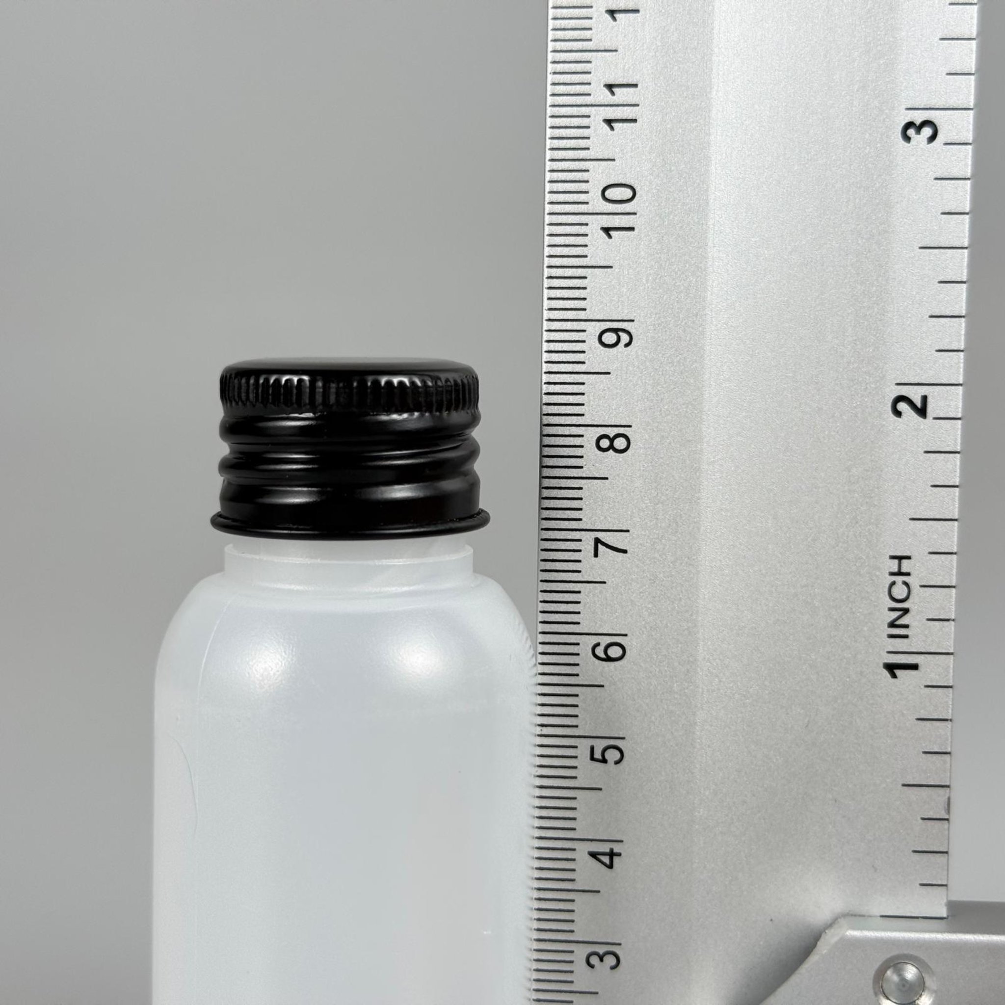 50 ML SIKILABİLİR YUMUŞAK POLİETİLEN PE PLASTİK ASETON ŞİŞESİ ( 24 AĞIZ ) + KÖPÜK CONTALI SİYAH METAL ALÜMİNYUM KAPAK + KOLONYA TIPALI TAKIM - 50 cc sos, yağ, kartuş, mürekkep vb için boş şişeler