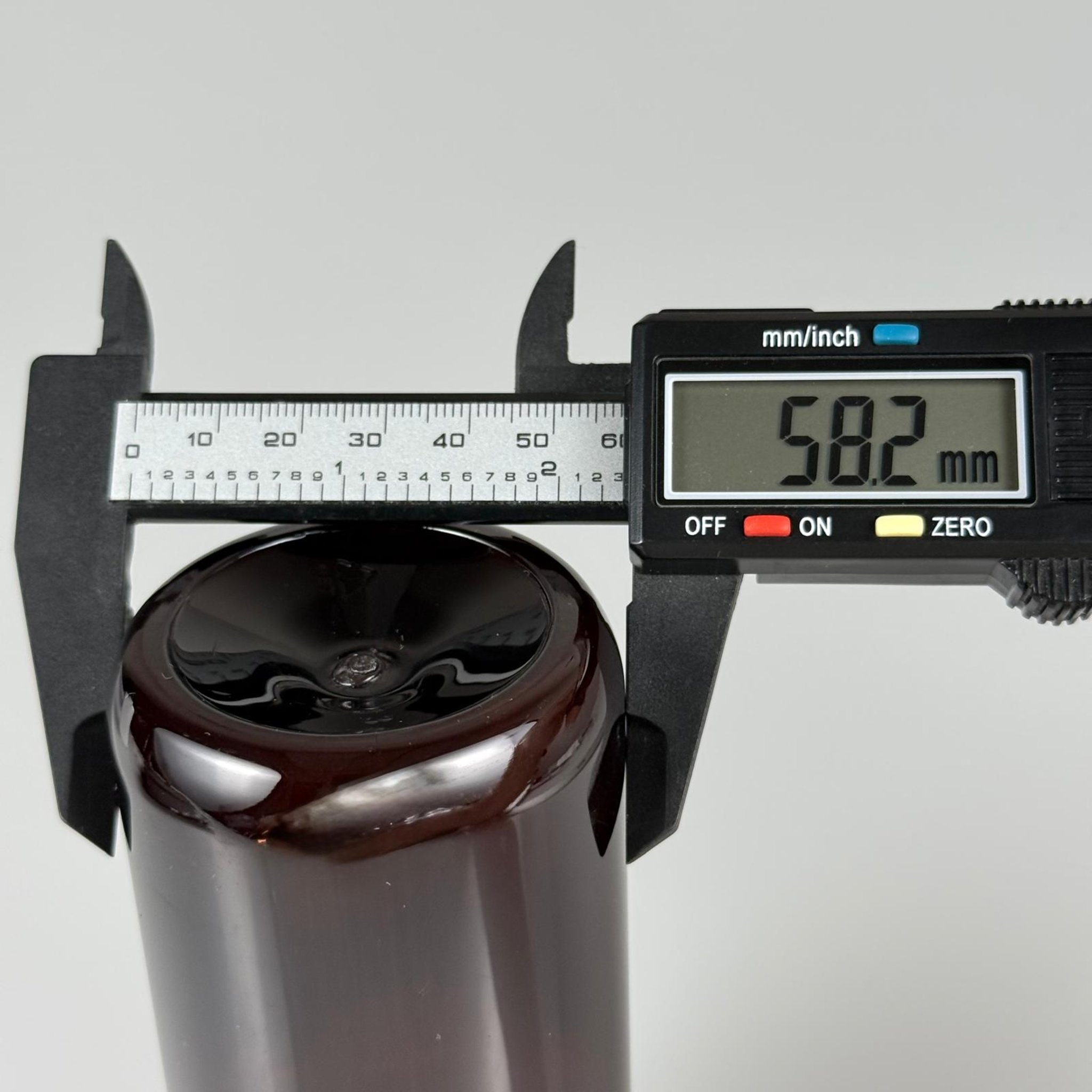 250 CC AMBER PLASTİK ŞİŞE ZEYNEP MODEL ( 24 AĞIZ ) + KÖPÜK CONTALI SİYAH METAL ALÜMİNYUM KAPAKLI TAKIM - 250 ML KAKAPAKLI KAHVERENGİ TOMBUL PET ŞİŞELER