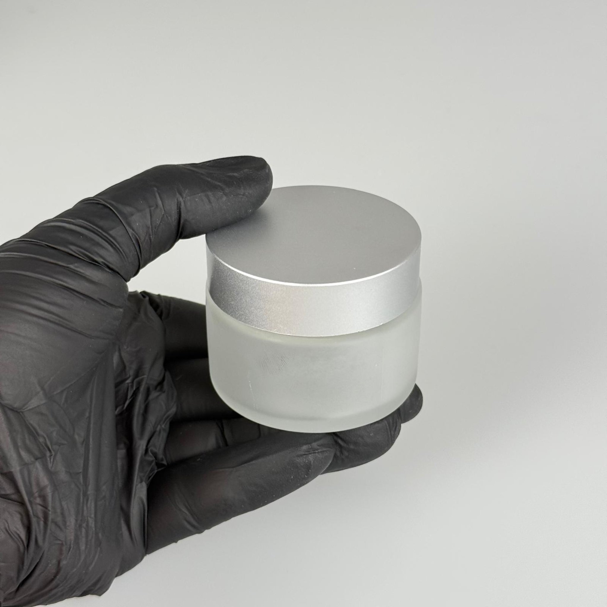 50 CC BUZLU CAM KREM KAVANOZU + YALDIZLI GÜMÜŞ KAPAK + İÇ TIPA - 50 ML Kozmetik ve Bakım Ürünleri İçin Cam Kavanozları