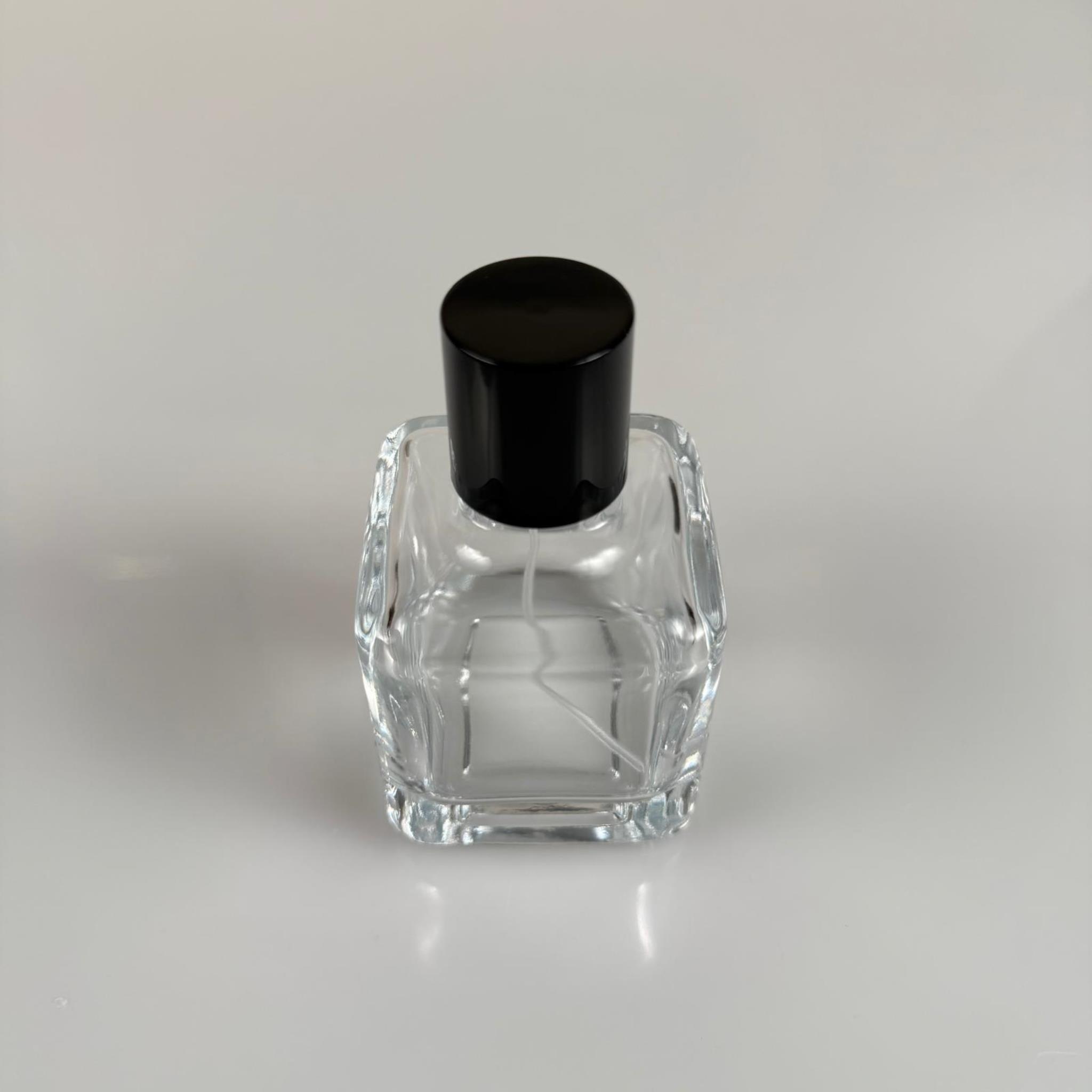 100 ML KARE MODEL LURA PARFÜM ŞİŞESİ - GÜMÜŞ METAL SPREYLİ + SİYAH KAPAKLI (AĞIZ 15 MM GEÇME KOLAY KAPAMA)