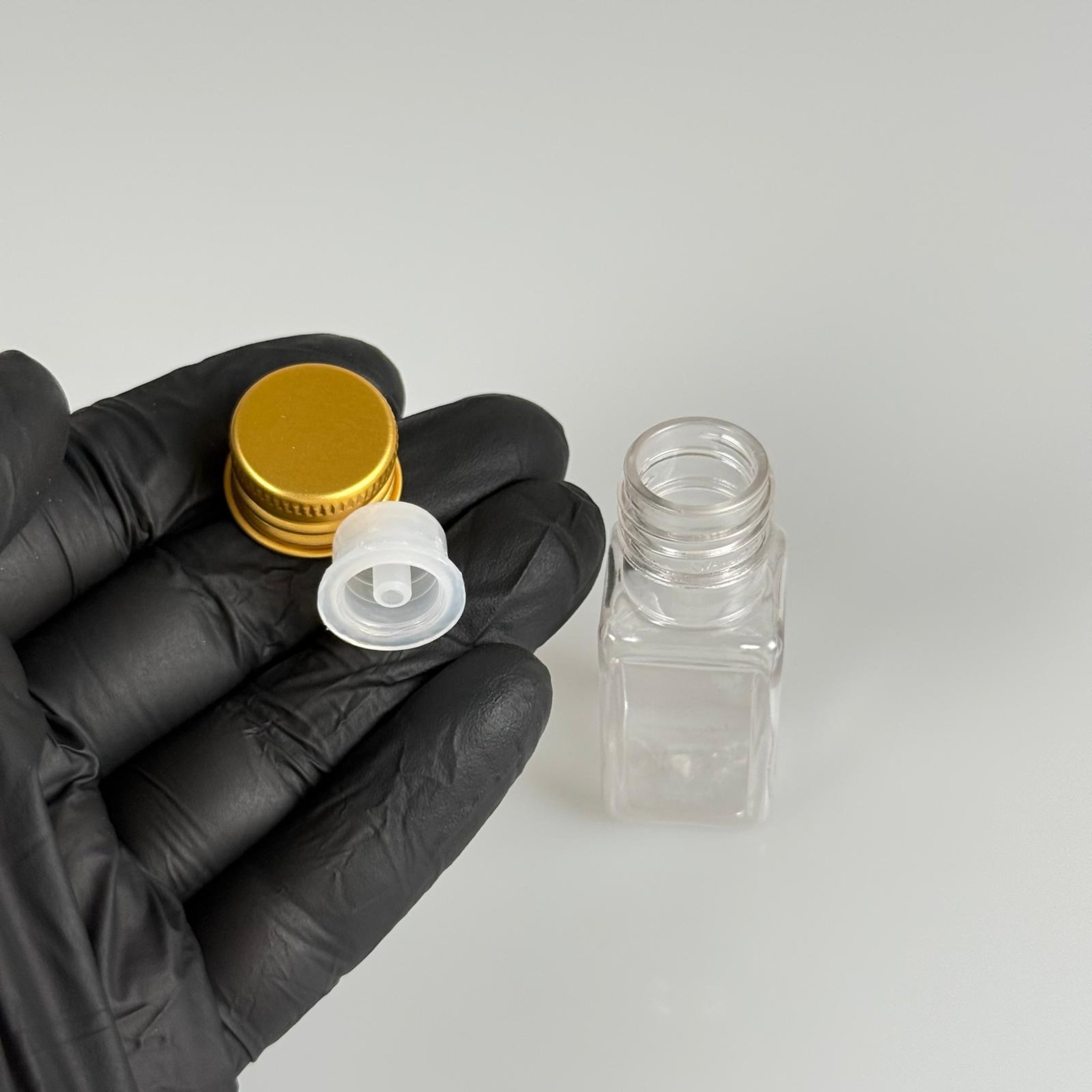 10 CC ŞEFFAF KARE PET SHOT ŞİŞE - KÖPÜK CONTALI GOLD ALÜMİNYUM METAL KAPAKLI + DAMLALIKLI KOLONYA TIPALI TAKIM - 10 ML PLASTİK ŞİŞE
