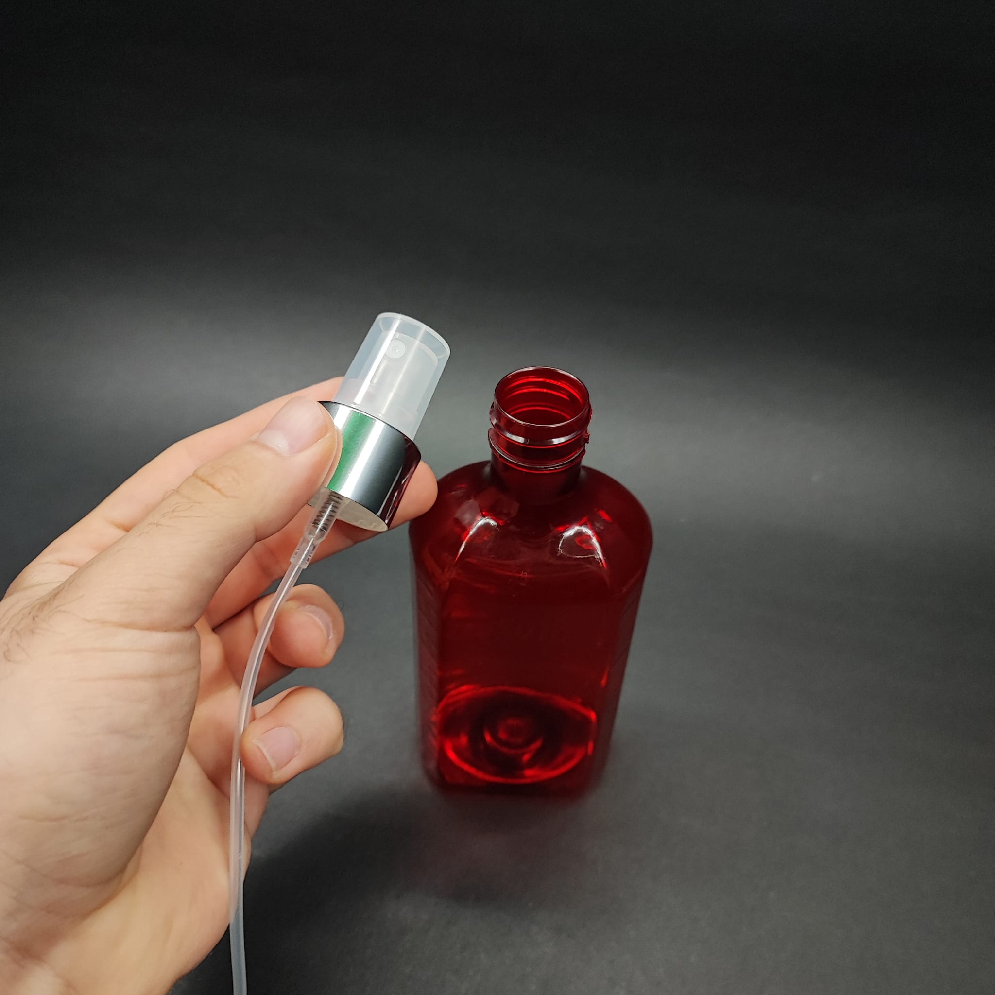 200 CC ÖLÇEKLİ PET ŞİŞE - GÜMÜŞ PARMAK SPREYLİ - 200 ML VE OZ ÖLÇÜLÜ KIRMIZI PET ŞİŞE