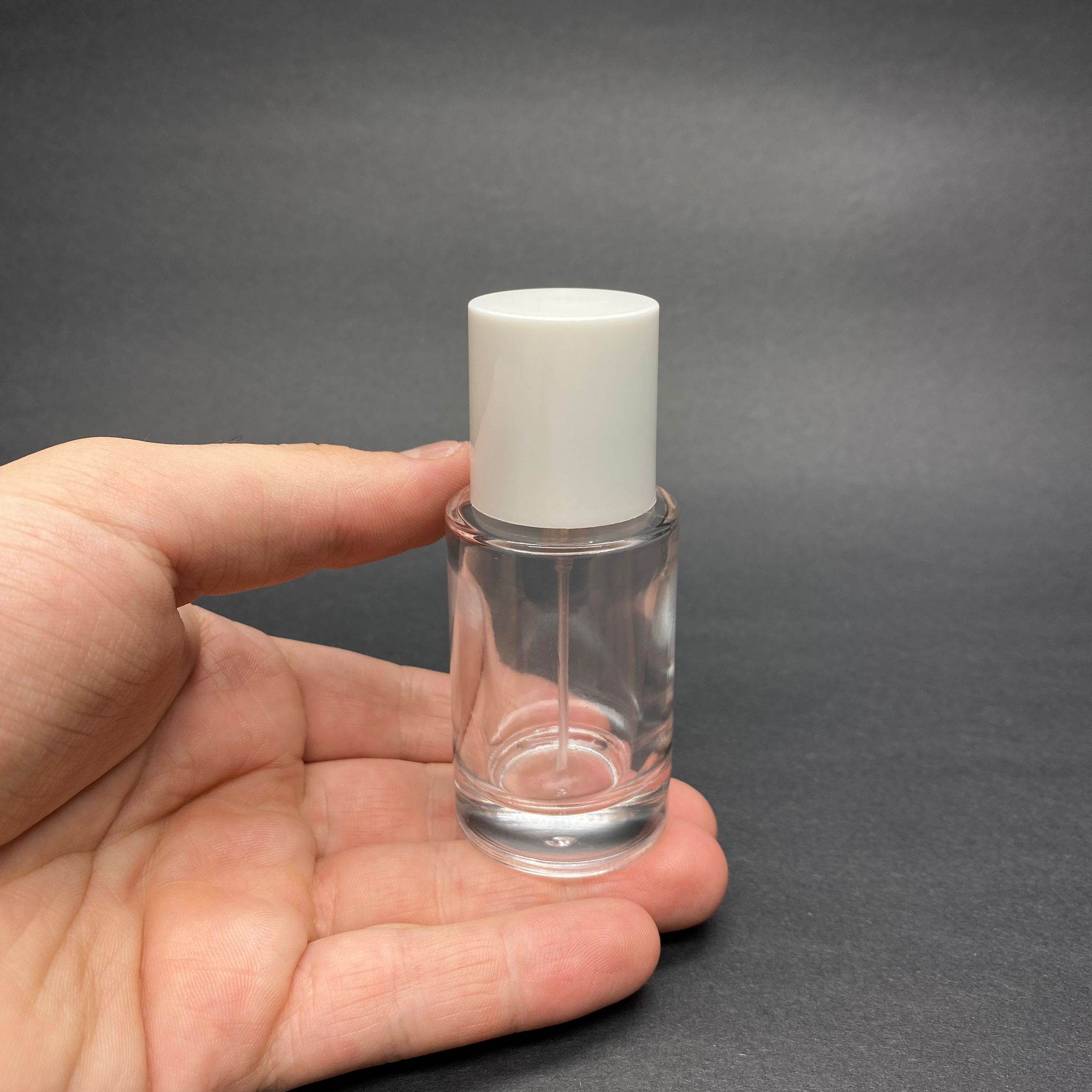 30 ML SİLİNDİR MODEL SAVAGE PARFÜM ŞİŞESİ - SİYAH METAL SPREYLİ + BEYAZ KAPAKLI (AĞIZ 15 MM GEÇME KOLAY KAPAMA)