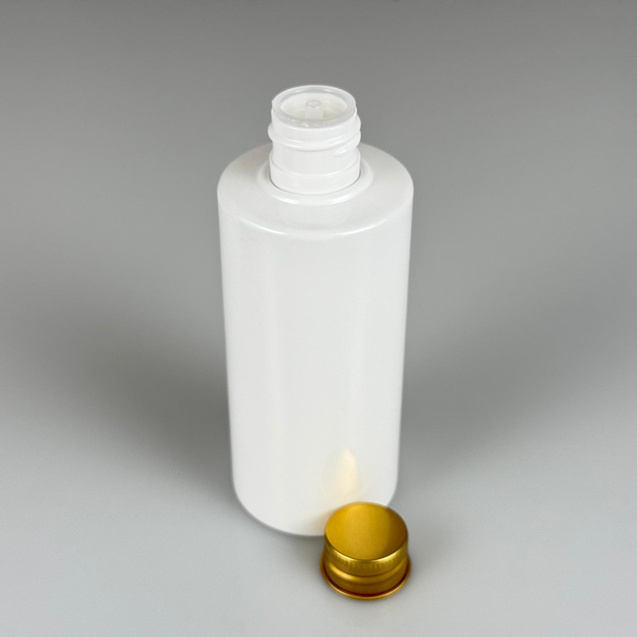 200 CC BEYAZ SİLİNDİR KESKİN KÜT MODEL SERT PLASTİK ŞİŞE (27 GR - 24 AĞIZ ) + KÖPÜK CONTALI GOLD METAL ALÜMİNYUM KAPAKLI + KOLONYA TIPALI TAKIM - 200 CC KAPAKLI BEYA PET ŞİŞELER