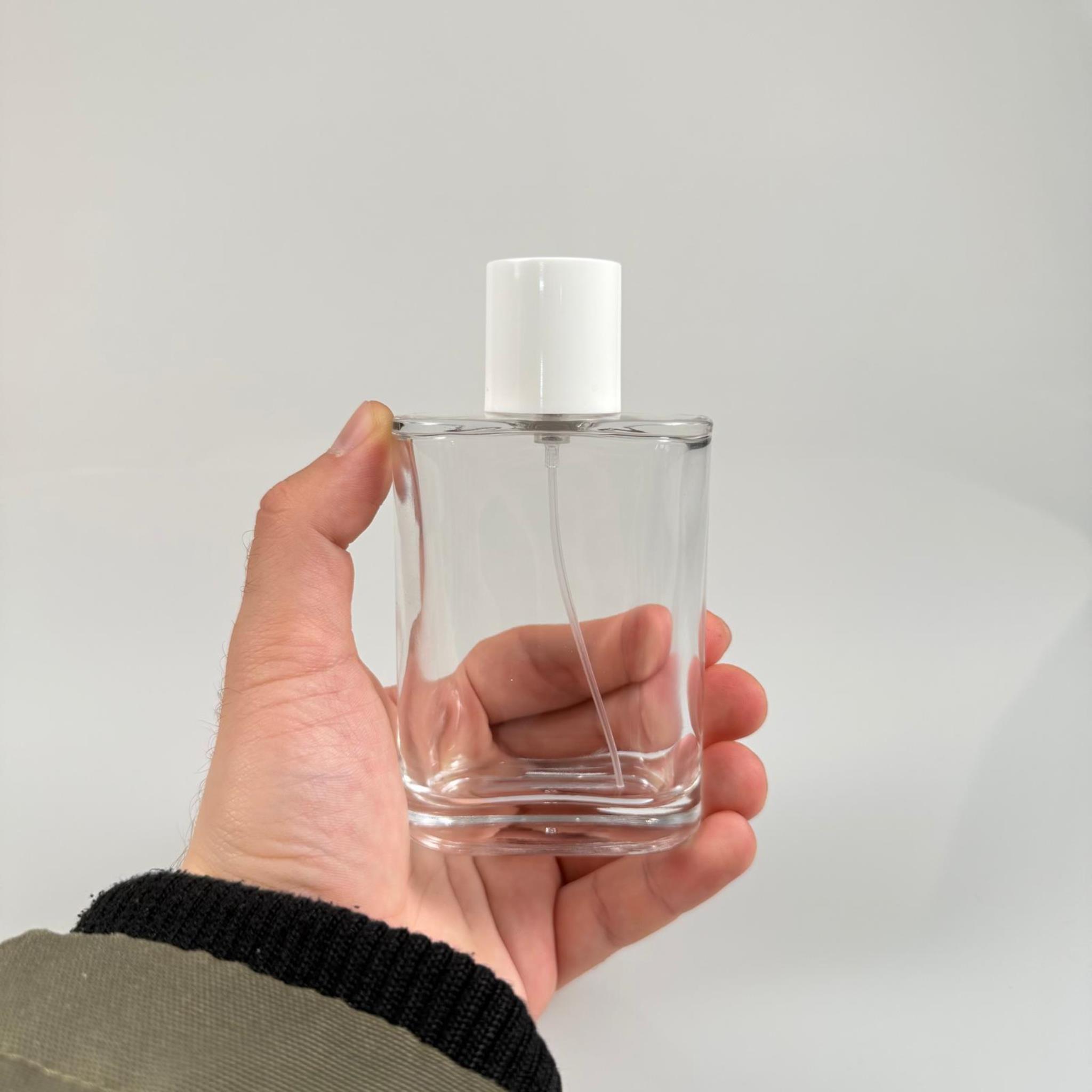 100 ML YASSI MODEL CEO PARFÜM ŞİŞESİ - SİYAH METAL SPREYLİ + BEYAZ KAPAKLI (AĞIZ 15 MM GEÇME KOLAY KAPAMA)