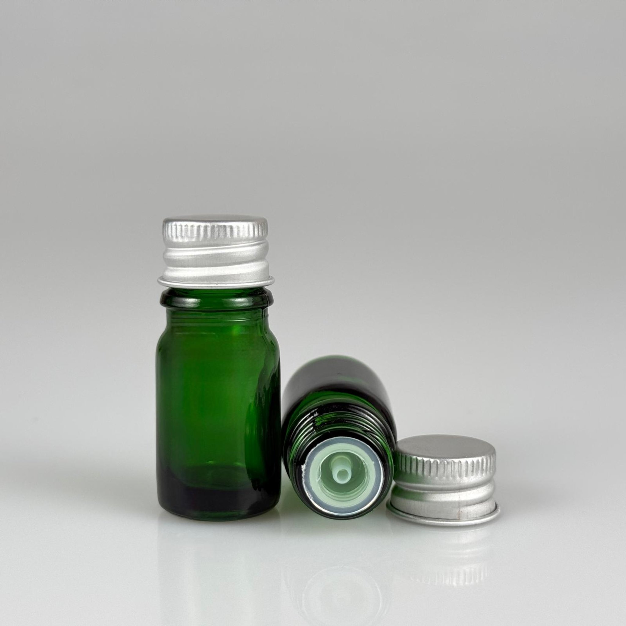 5 CC YEŞİL CAM ŞİŞE + KÖPÜK CONTALI GÜMÜŞ ALÜMİNYUM METAL KAPAKLI + DAMLALIKLI KOLONYA TIPALI TAKIM - 5 ML YEŞİL CAM ŞİŞE