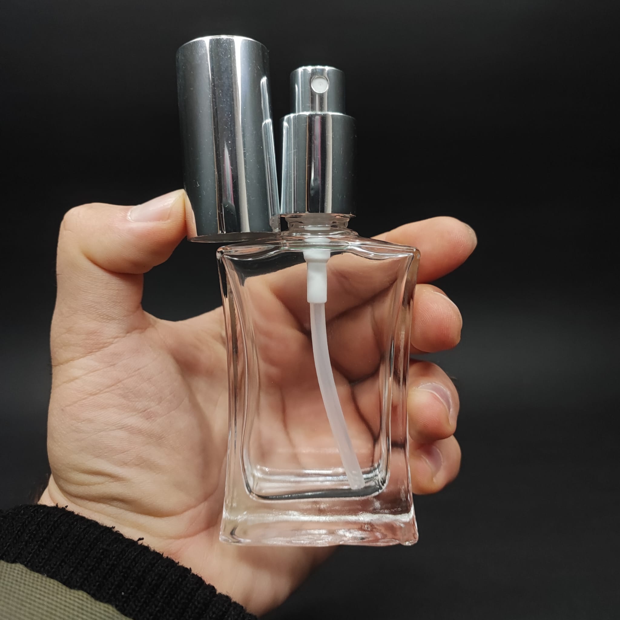50 ML LÜKS VİDALI VALF ÇEVİRME PARFÜM ŞİŞELERİ - 50 CC KÖŞELİ DİKDÖRTGEN CAM ŞİŞE - GÜMÜŞ METAL SPREYLİ KAPAKLI SET