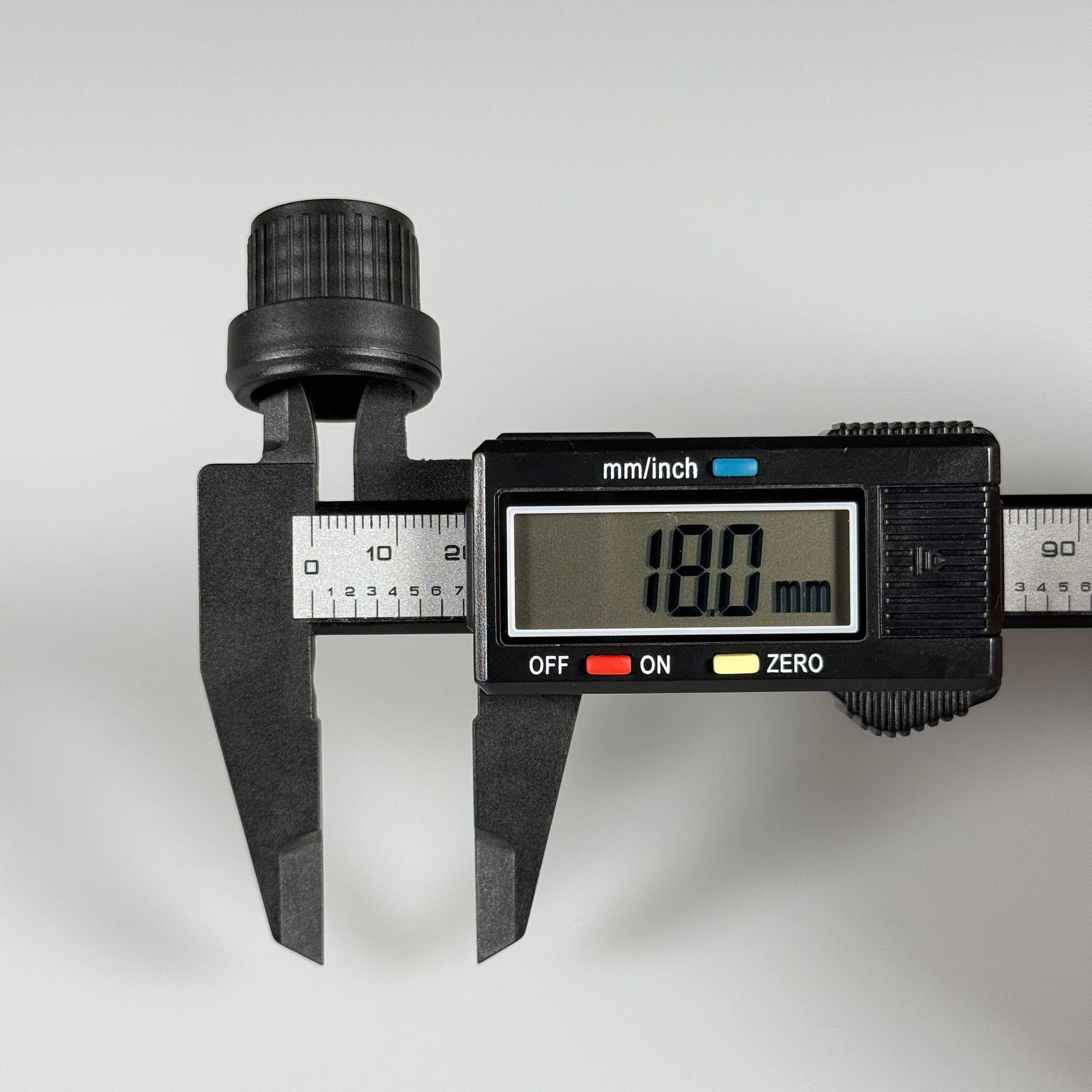 18 MM DELİKLİ PLASTİK KAPAK SİYAH KİLİTLİ (DAMLALIK İÇİN)