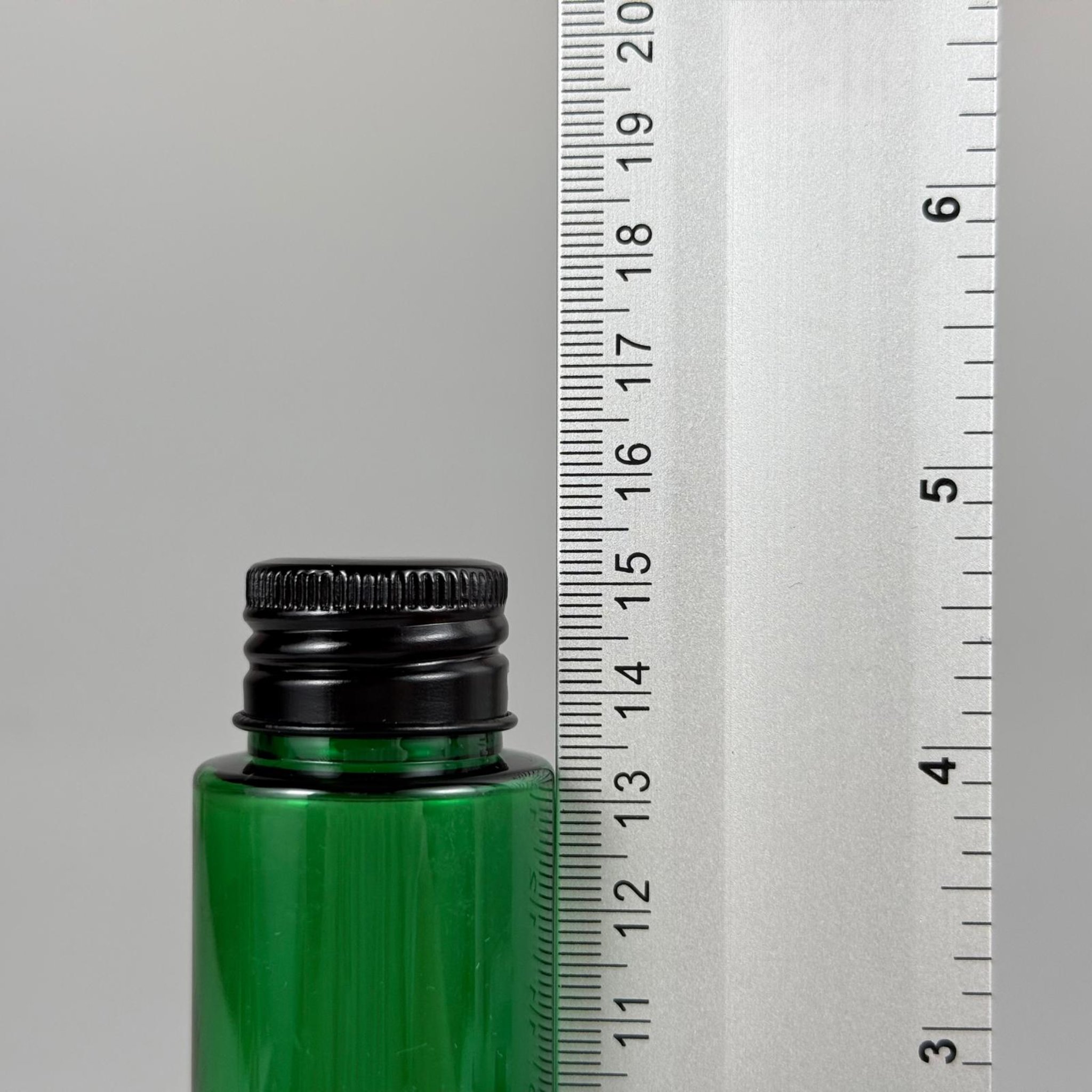 100 CC UZUN SİLİNDİR YEŞİL PET ŞİŞE (24 GR - 24 AĞIZ ) + KÖPÜK CONTALI SİYAH METAL ALÜMİNYUM KAPAK TAKIM - 100 ML BİBERİYE SUYU, LAVANTA YAĞI, SAÇ SERUM, TONİK VB İÇİN PLASTİK KOZMETİK AMBALAJLARI