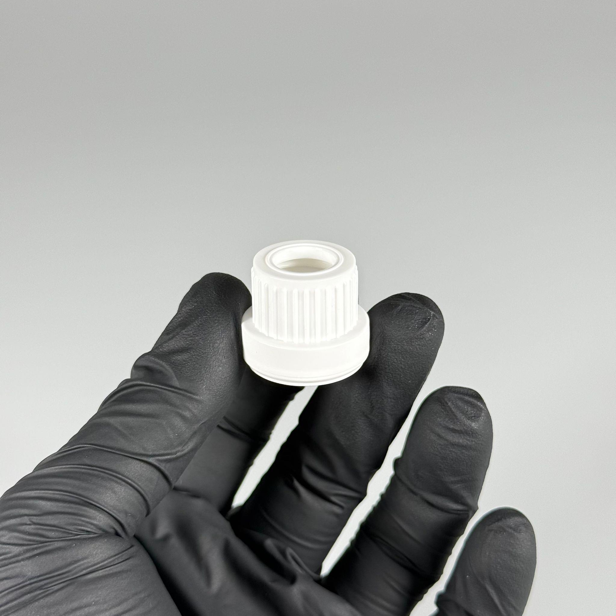 18 MM DELİKLİ PLASTİK KAPAK BEYAZ KİLİTLİ (DAMLALIK İÇİN)