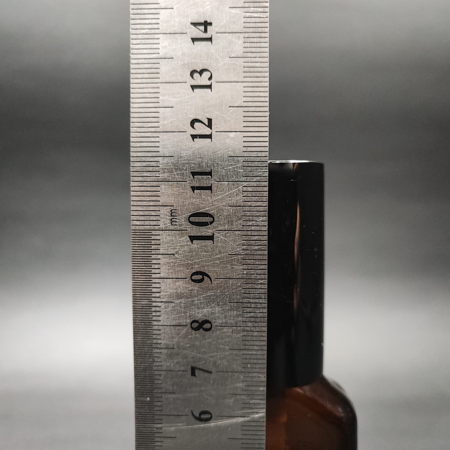 30 ML LÜKS VİDALI VALF ÇEVİRME PARFÜM ŞİŞELERİ - 30 CC AMBER YASSI CAM ŞİŞE - SİYAH METAL SPREYLİ KAPAKLI SET
