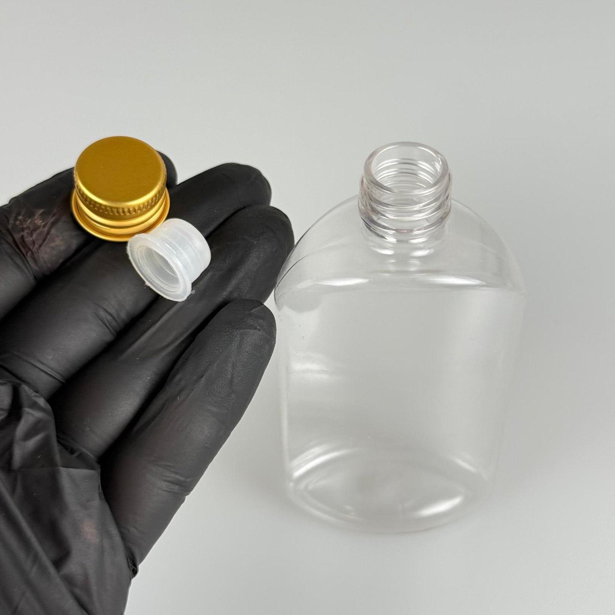90 CC ŞEFFAF PLASTİK PET ŞİŞE + KÖPÜK CONTALI GOLD ALÜMİNYUM METAL KAPAKLI + KÖR TIPALI TAKIM - 90 ML YASSI PET ŞİŞE