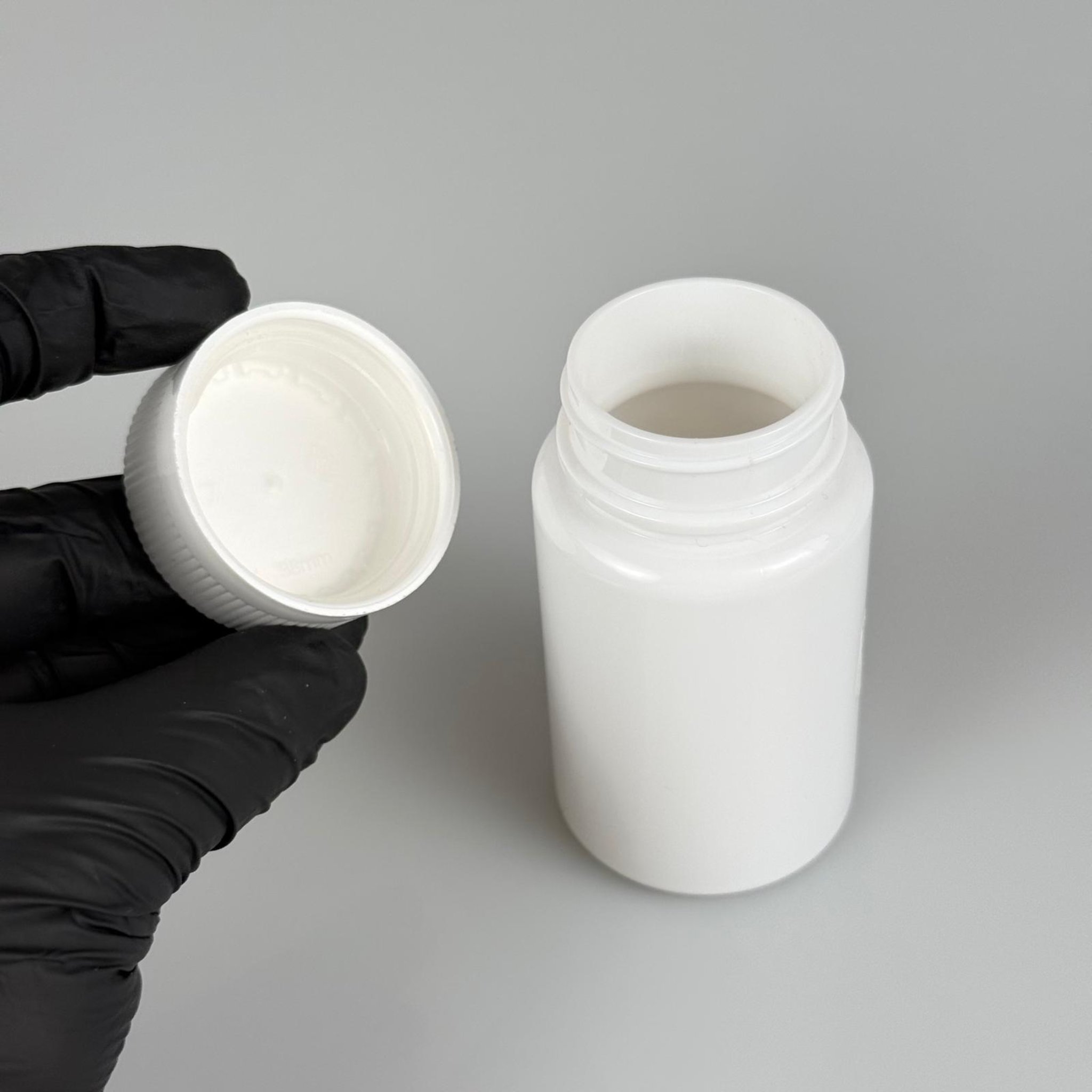 100 ML ÇOCUK KİLİT KAPAKLI TABLET ŞİŞESİ  - 100 CC BEYAZ PET KAVANOZ + 38 MM BEYAZ ÇOCUK KİLİTLİ KAPAK TAKIM -  KAPSÜL KUTUSU - İLAÇ ŞİŞESİ - MEDİKAL HAP ŞİŞESİ - FARMASÖTİK KAVANOZ