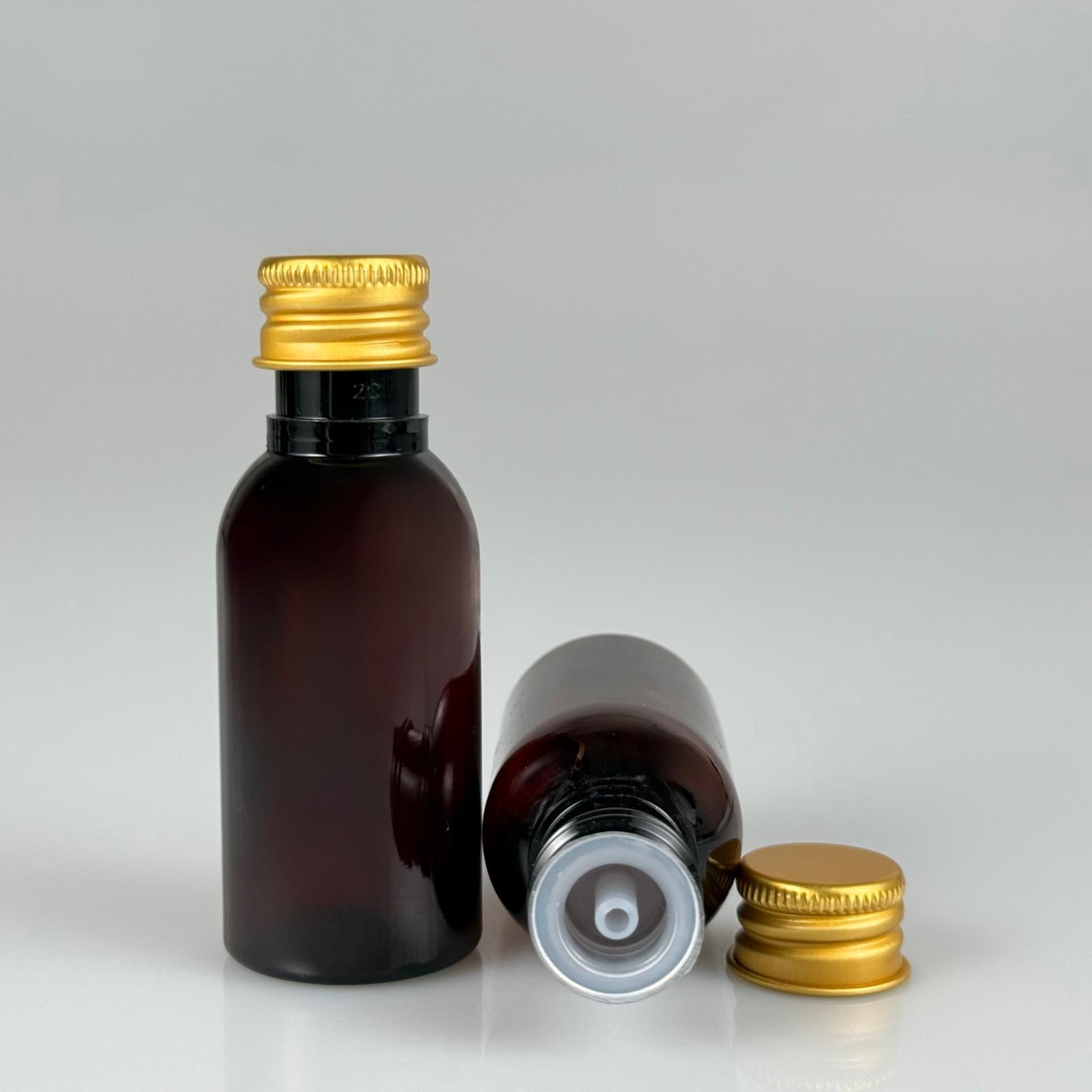 35 CC AMBER PET ŞİŞE - KÖPÜK CONTALI GOLD ALÜMİNYUM METAL KAPAKLI + DAMLALIKLI KOLONYA TIPALI TAKIM - 35 ML KAHVERENGİ PET ŞİŞE