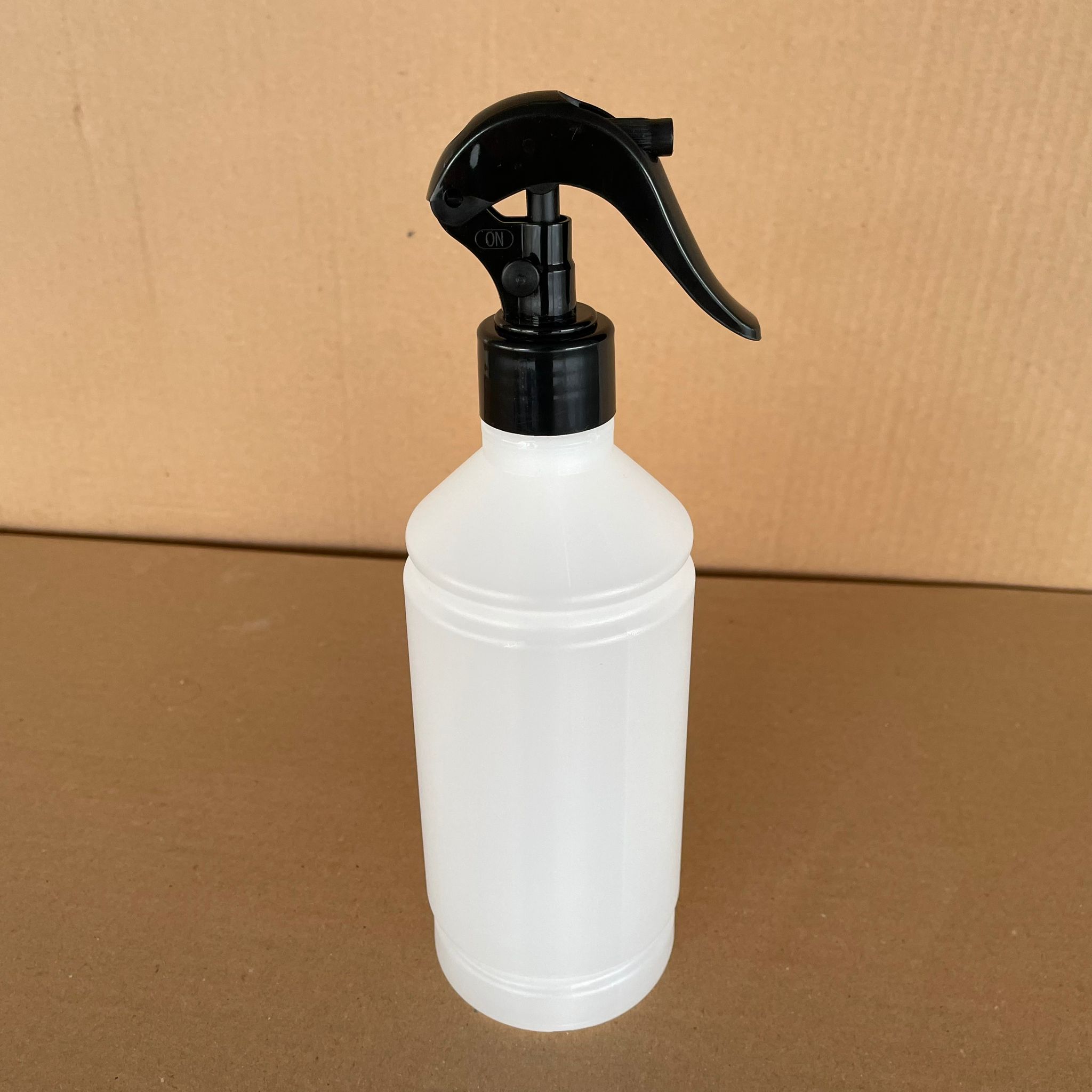 500 CC TİNER ŞİŞESİ - SİYAH TRİGER TETİK SPREYLİ (DUMAN PÜSKÜRTÜR) - 500 ML KİMYASALA DAYANIKLI PLASTİK ŞİŞE - 0,5 LT POLİETİLEN ŞİŞE