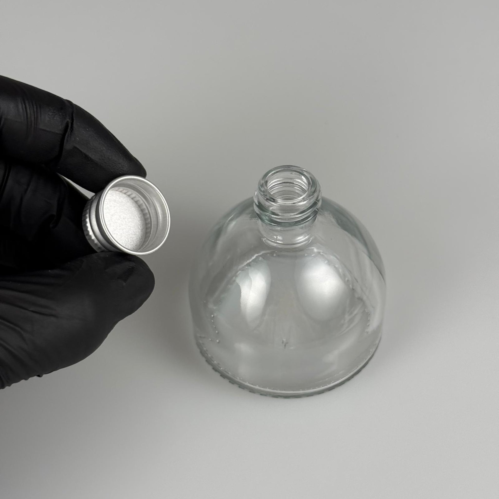 50 CC KUBBE CAM ŞİŞE + GÜMÜŞ ALÜMİNYUM METAL KAPAKLI TAKIM - 50 ML ŞEFFAF CAM ŞİŞE