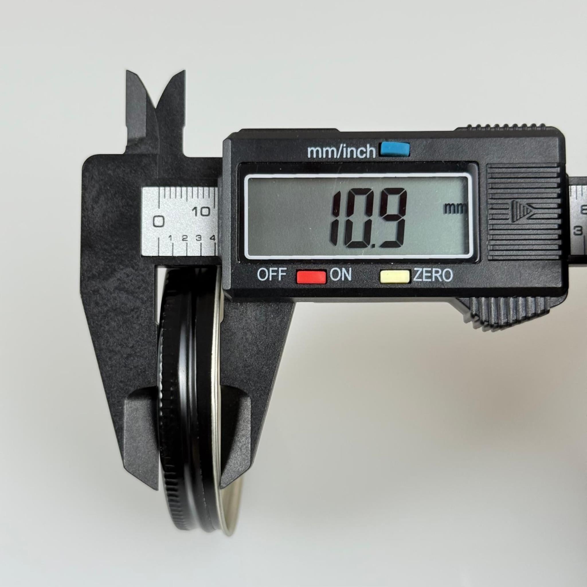 57 MM VİDALI PARLAK SİYAH METAL KAPAK (ŞİŞECAM 50 CC CAM KREM KAVANOZU KAPAĞI)