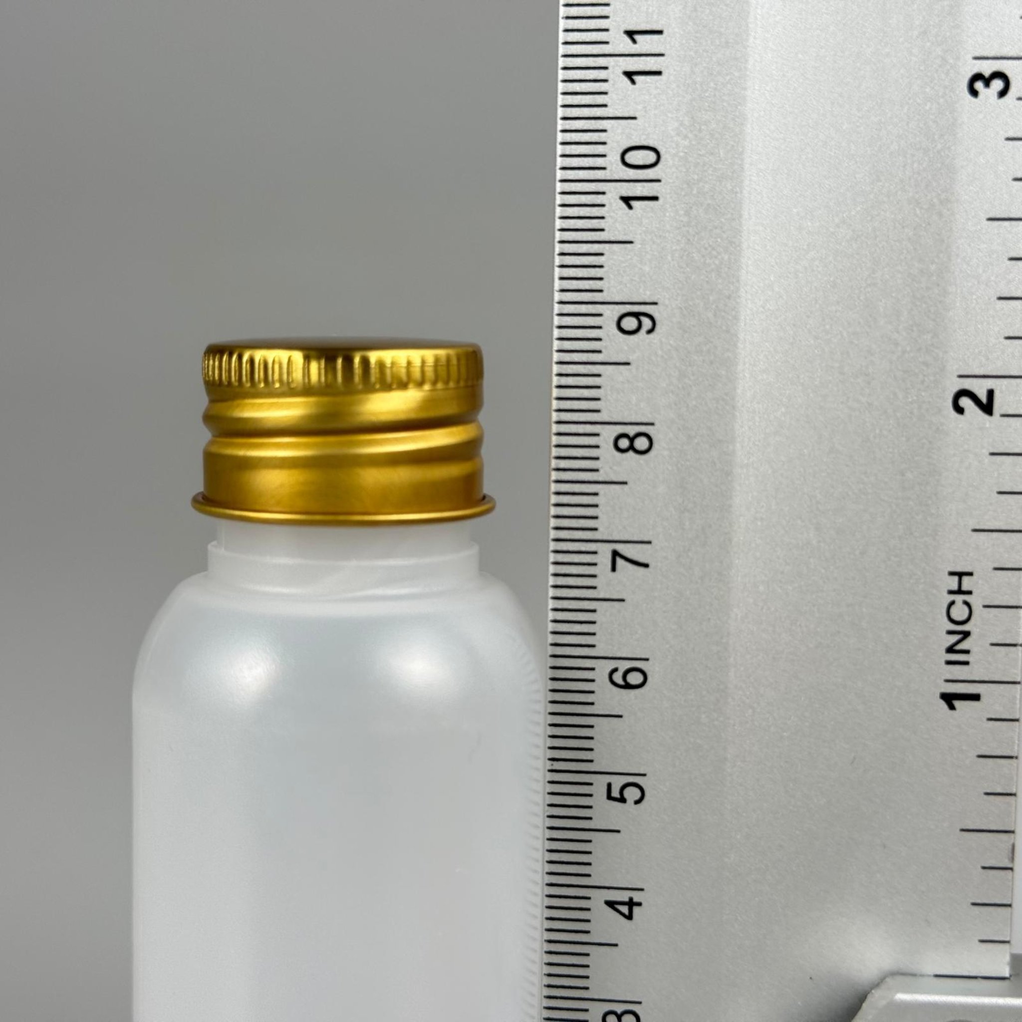 50 ML SIKILABİLİR YUMUŞAK POLİETİLEN PE PLASTİK ASETON ŞİŞESİ ( 24 AĞIZ ) + KÖPÜK CONTALI GOLD METAL ALÜMİNYUM KAPAK + KOLONYA TIPALI TAKIM - 50 cc sos, yağ, kartuş, mürekkep vb için boş şişeler