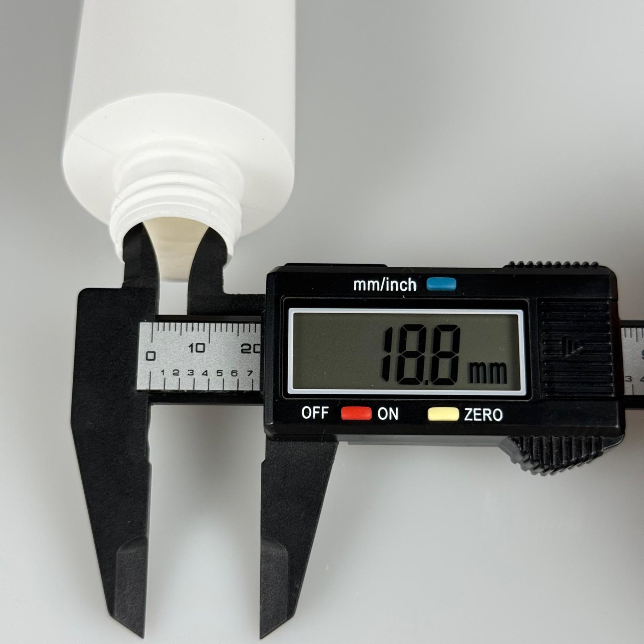 150 CC BEYAZ PLASTİK ŞİŞE 24 MM TM