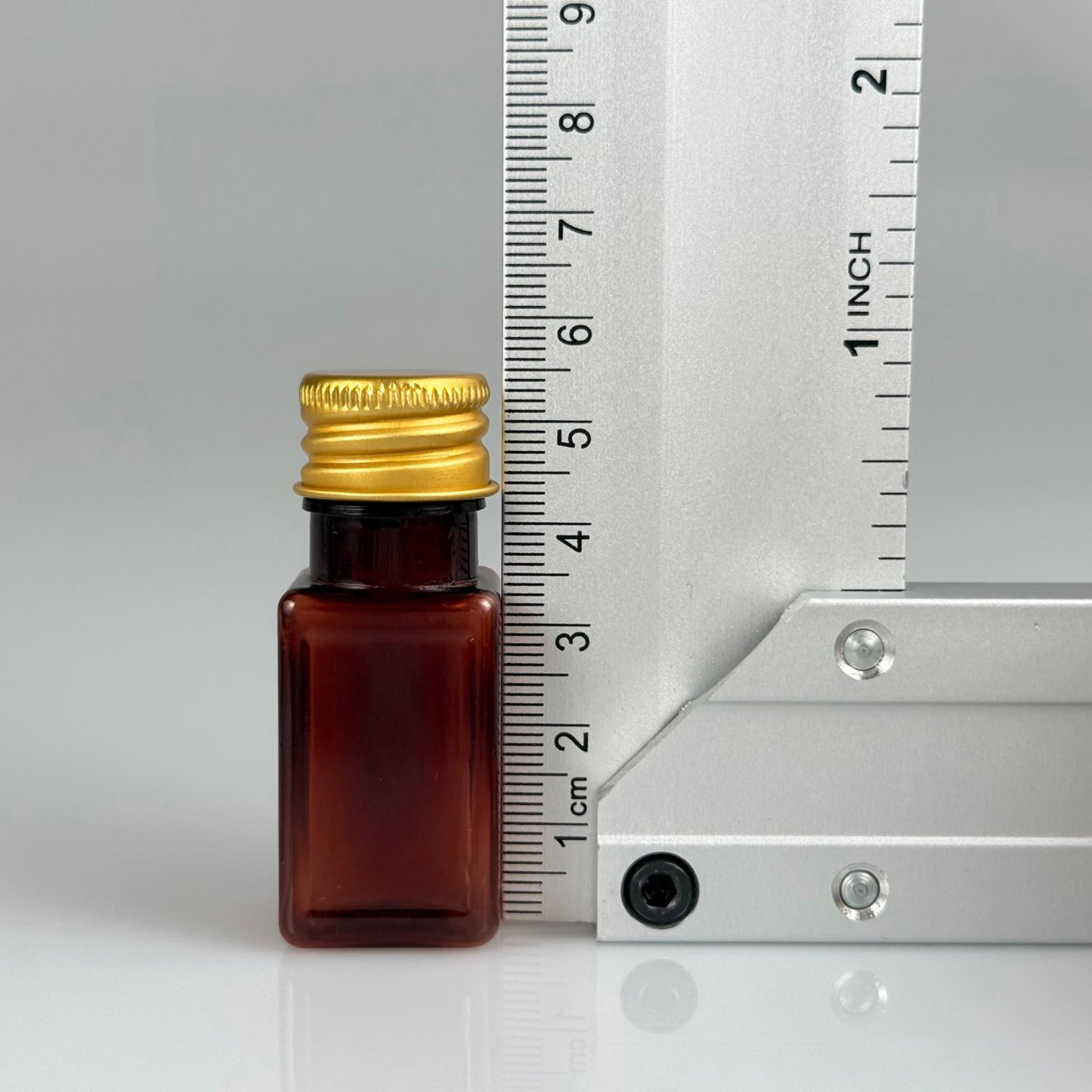 10 CC AMBER KARE PET SHOT ŞİŞE - KÖPÜK CONTALI GOLD ALÜMİNYUM METAL KAPAKLI + DAMLALIKLI KOLONYA TIPALI TAKIM - 10 ML KAHVERENGİ PLASTİK ŞİŞE