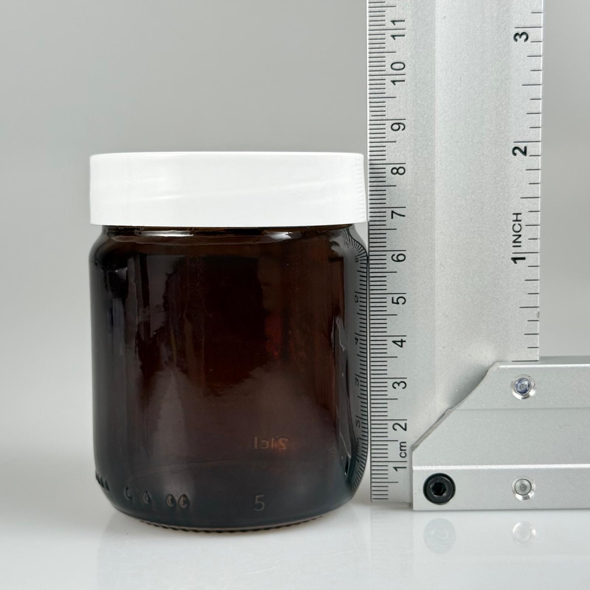 210 CC AMBER CAM KAVANOZ - BEYAZ PLASTİK KAPAKLI + KENDİNDEN YAPIŞKANLI KÖPÜK CONTALI TAKIM - 210 ML KAHVERENGİ CAM KAVANOZ (KARGODA ÇİZİLEBİLİR - İADESİ YOKTUR)