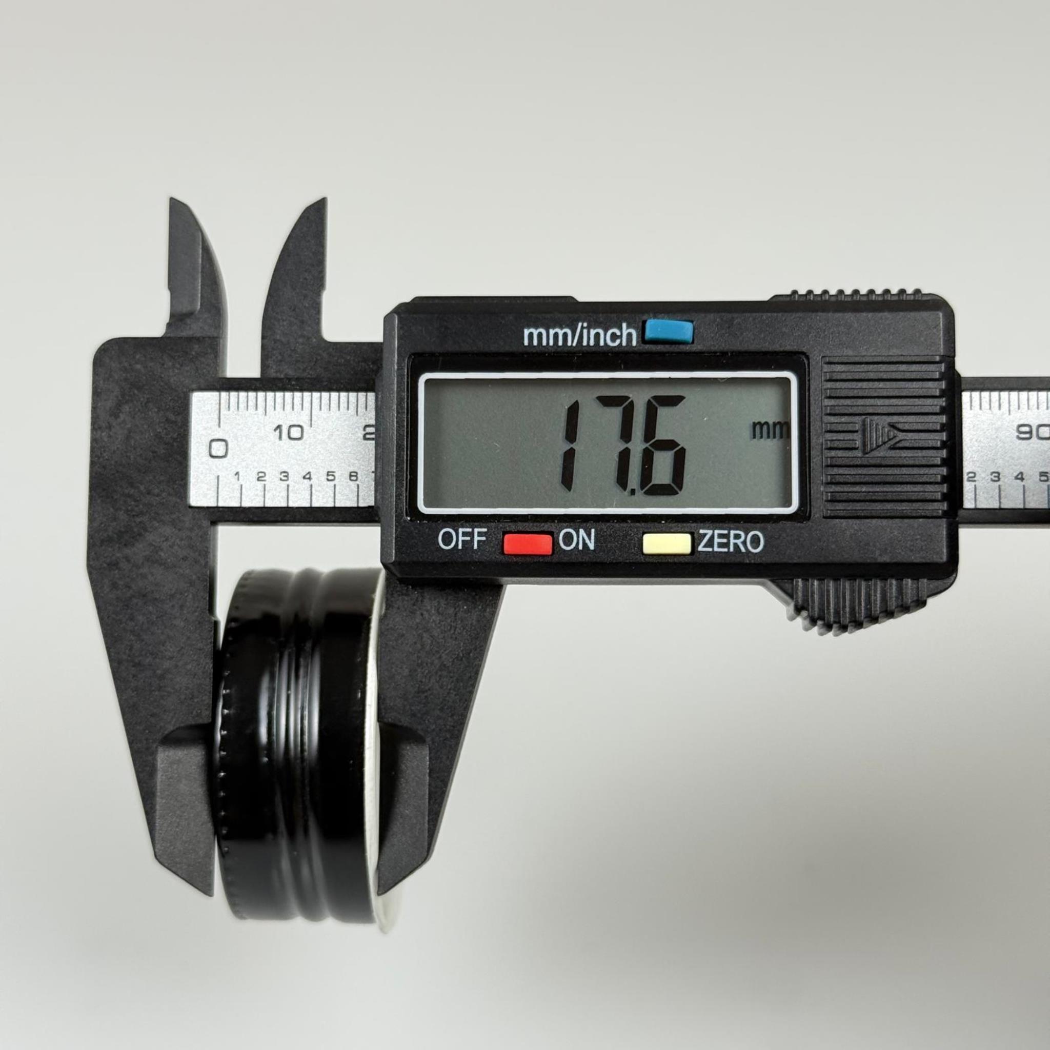 41/18 MM VİDALI SİYAH METAL KAPAK